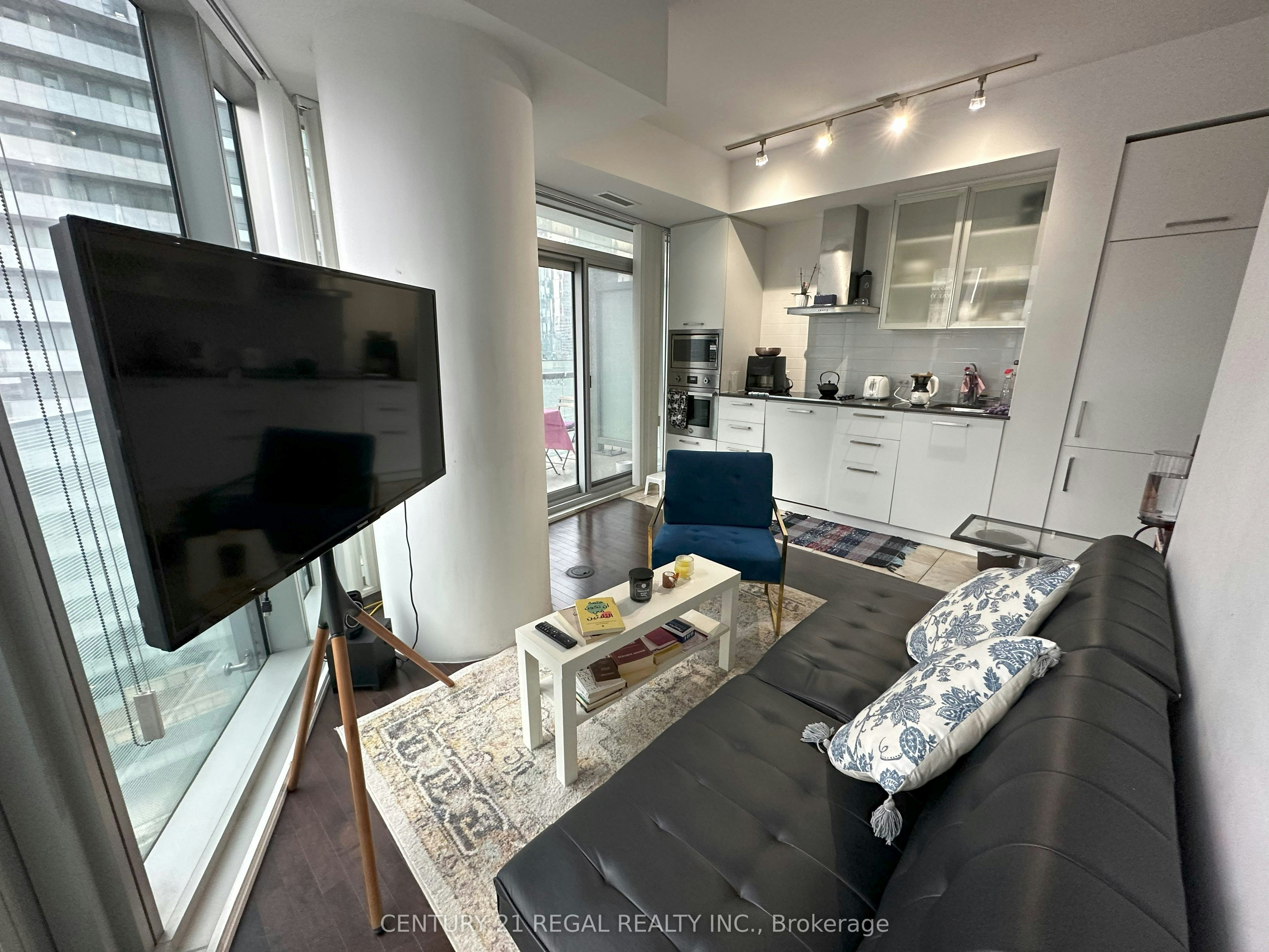 2111-14 York Street, Toronto, ON, M5J 0A9 - 3