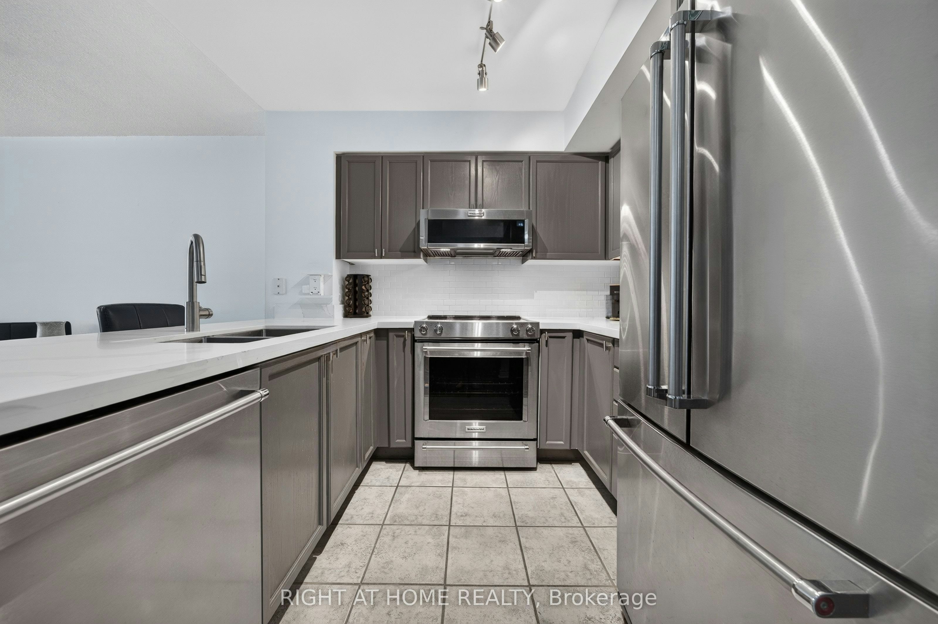 321-231 Fort York Boulevard, Toronto, ON, M5V 1B2 - 10