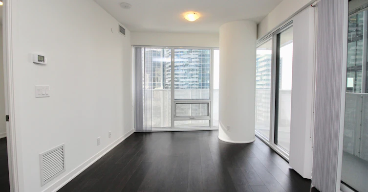 2510-100 Harbour Street, Toronto, ON, M5J 0B5 - 6