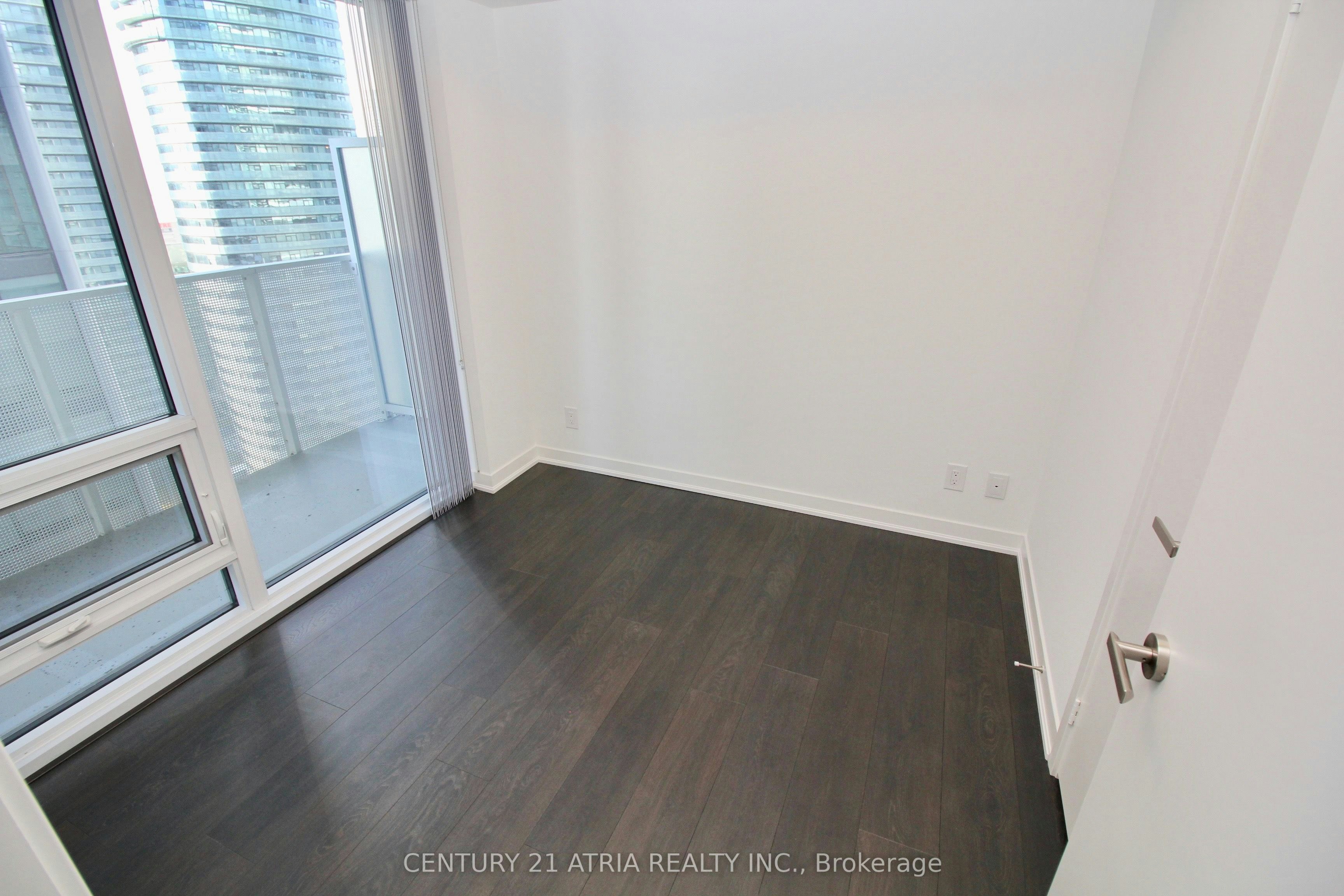 2510-100 Harbour Street, Toronto, ON, M5J 0B5 - 10