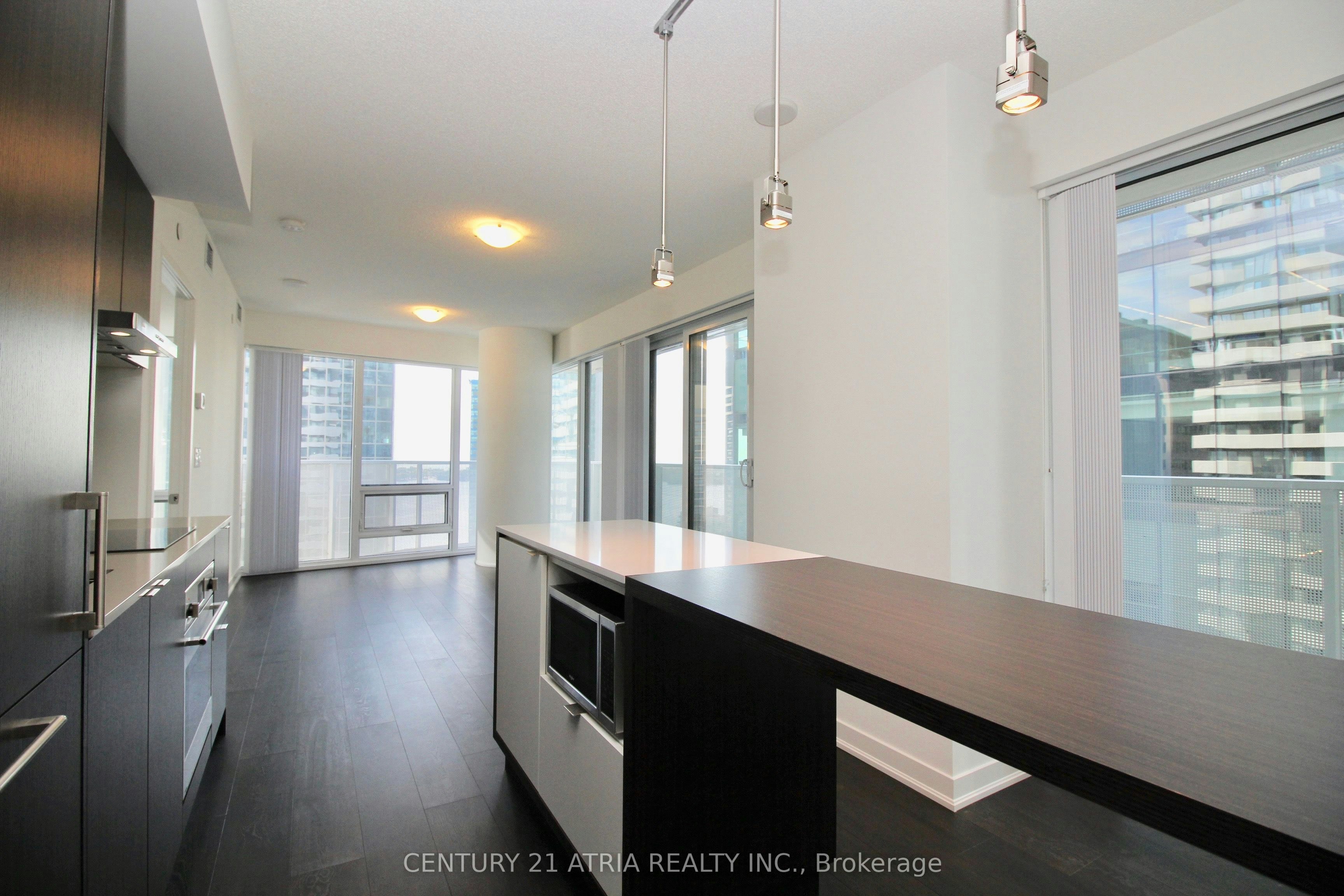 2510-100 Harbour Street, Toronto, ON, M5J 0B5 - 5