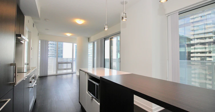 2510-100 Harbour Street, Toronto, ON, M5J 0B5 - 5
