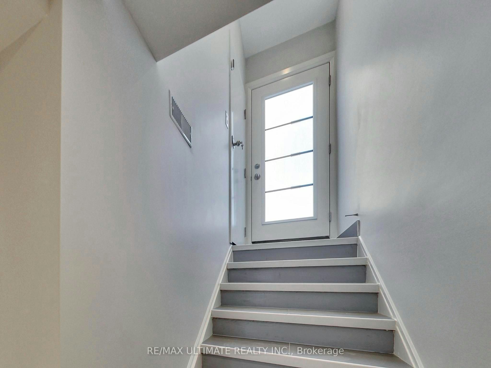 Lower-614 Northcliffe Boulevard, Toronto, ON, M6E 3L9 - 11