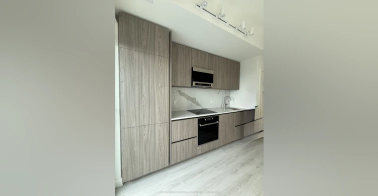 # 2204 N-120 Broadway Avenue, Toronto, ON, M4P 0E9 - 3