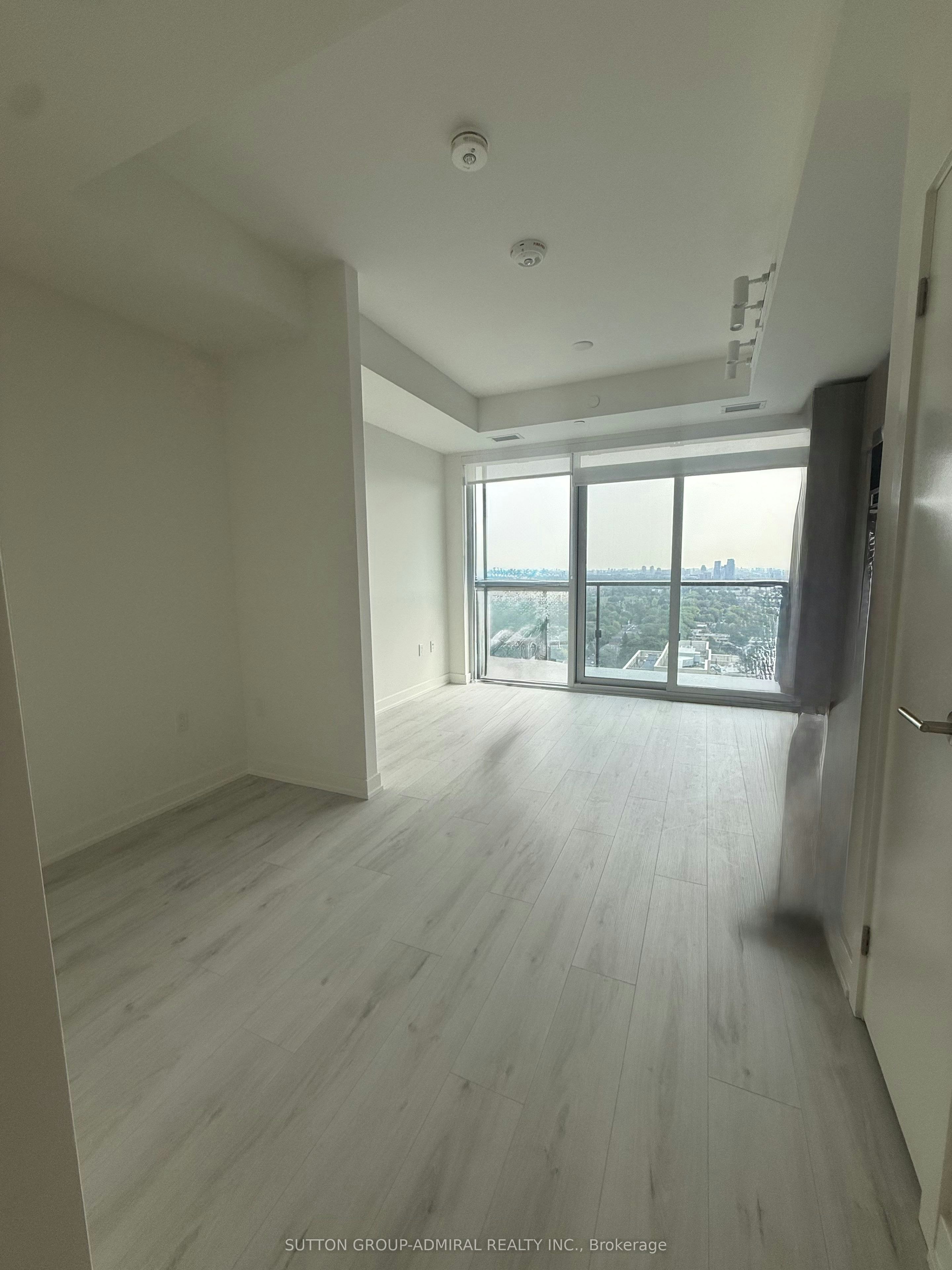 # 2204 N-120 Broadway Avenue, Toronto, ON, M4P 0E9 - 4
