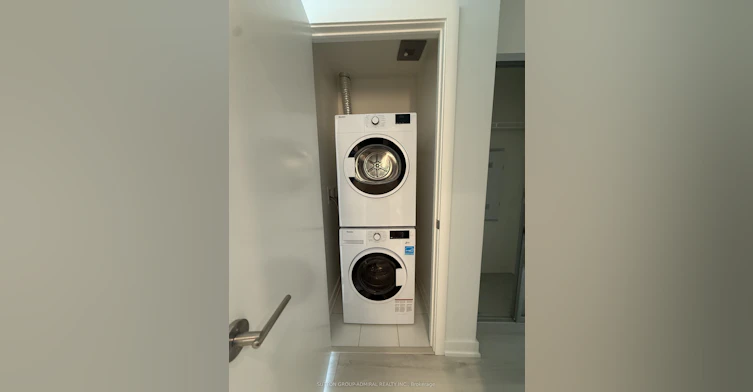 # 2204 N-120 Broadway Avenue, Toronto, ON, M4P 0E9 - 11