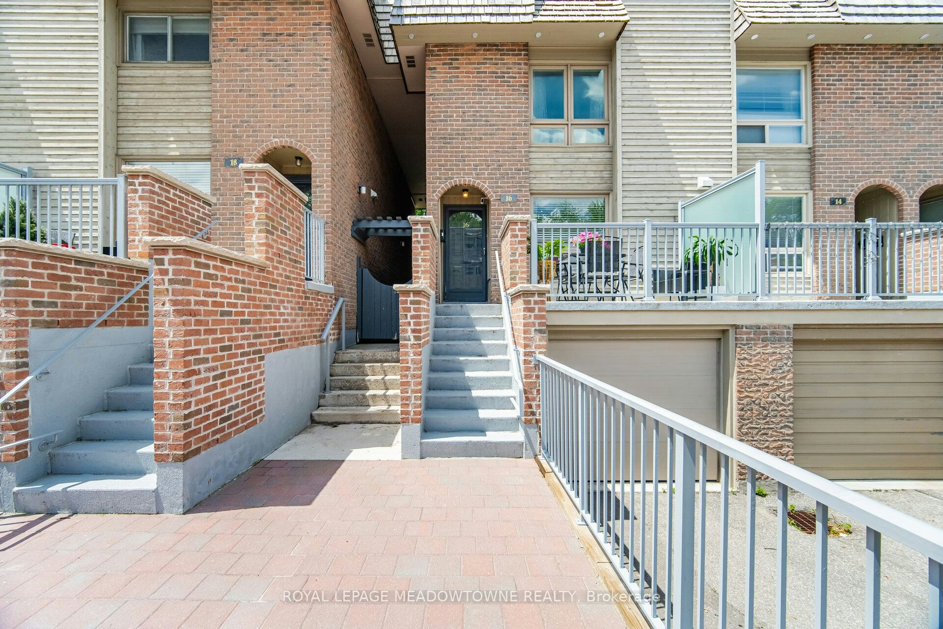 16 Dutch Myrtle Way, Toronto, ON, M3B 3K8