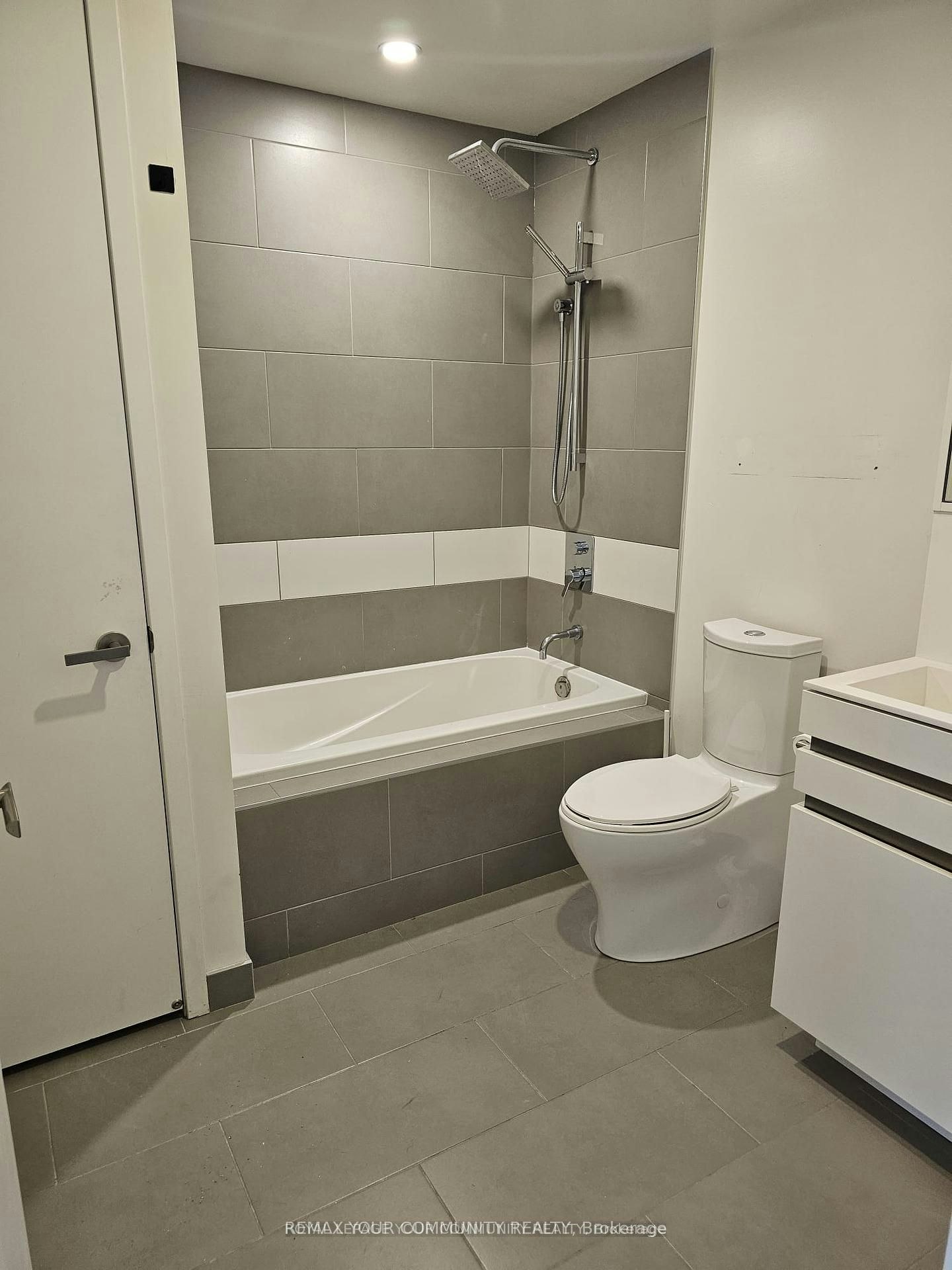 1607-197 Yonge Street, Toronto, ON, M5B 0C1 - 13