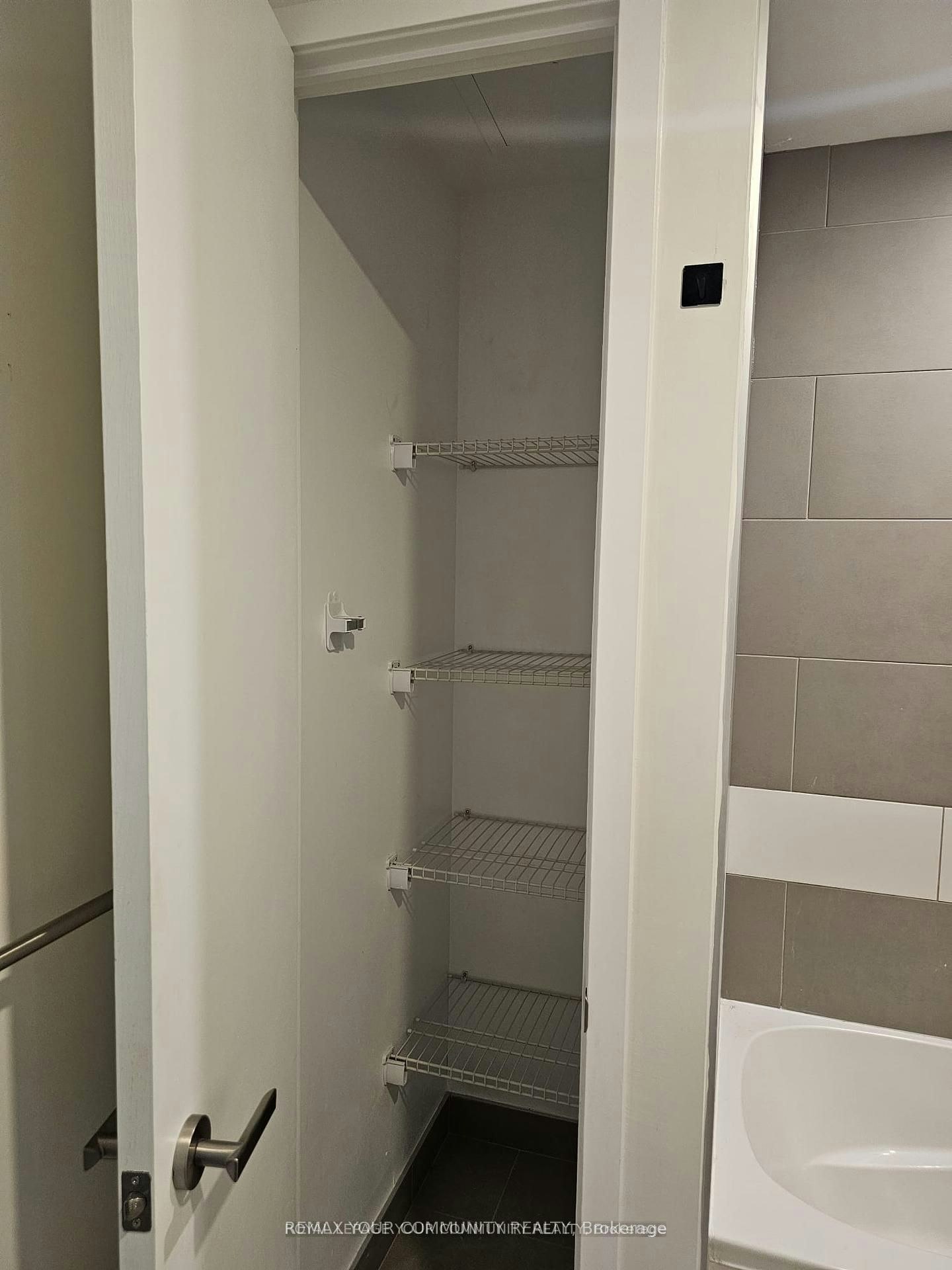 1607-197 Yonge Street, Toronto, ON, M5B 0C1 - 15