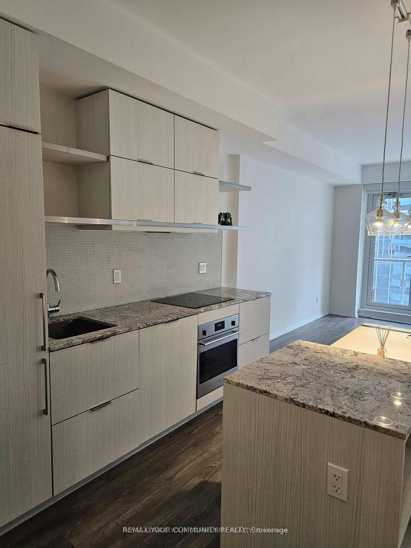 1607-197 Yonge Street, Toronto, ON, M5B 0C1 - 4