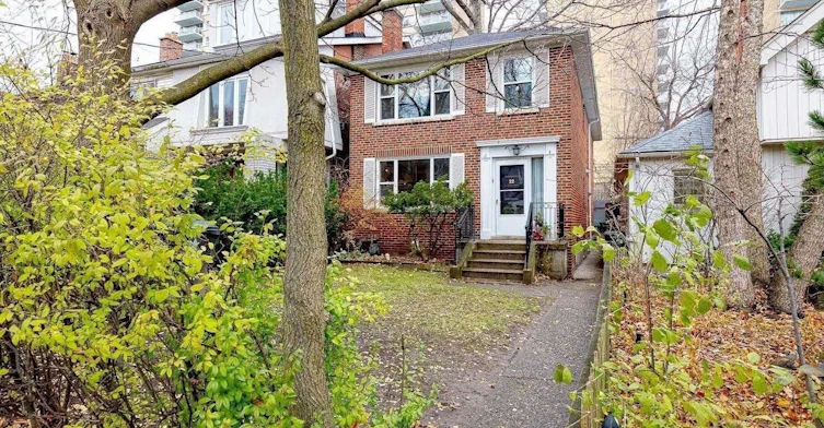 LL-22 Gormley Avenue, Toronto, ON, M4V 1Y8