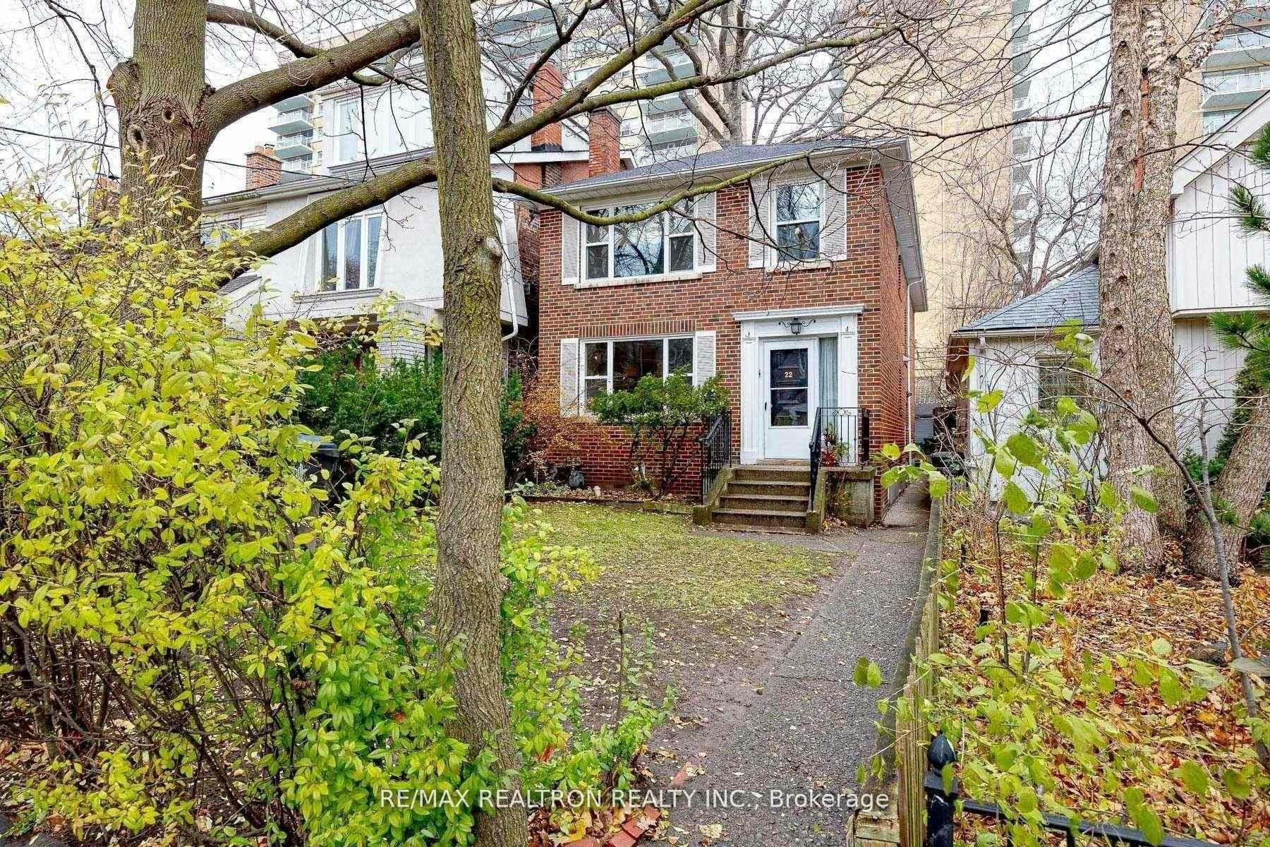 Main-22 Gormley Avenue N, Toronto, ON, M4V 1Y8