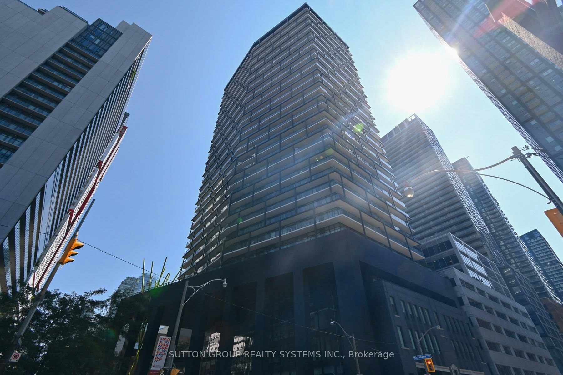 2004-125 Peter Street, Toronto, ON, M5V 0M2