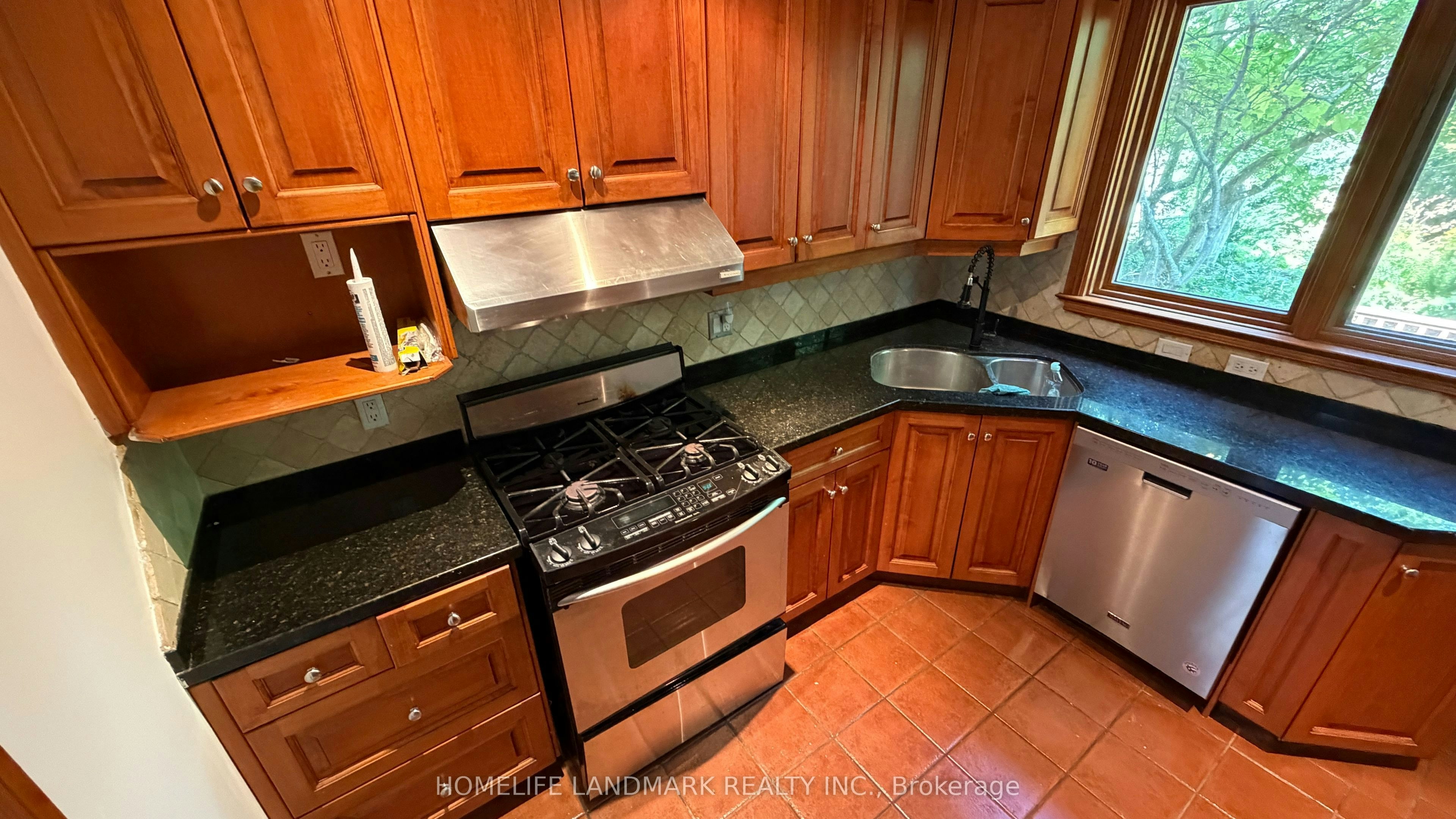 702 Sheppard Ave E Avenue E, Toronto, ON, M2K 1B7 - 14