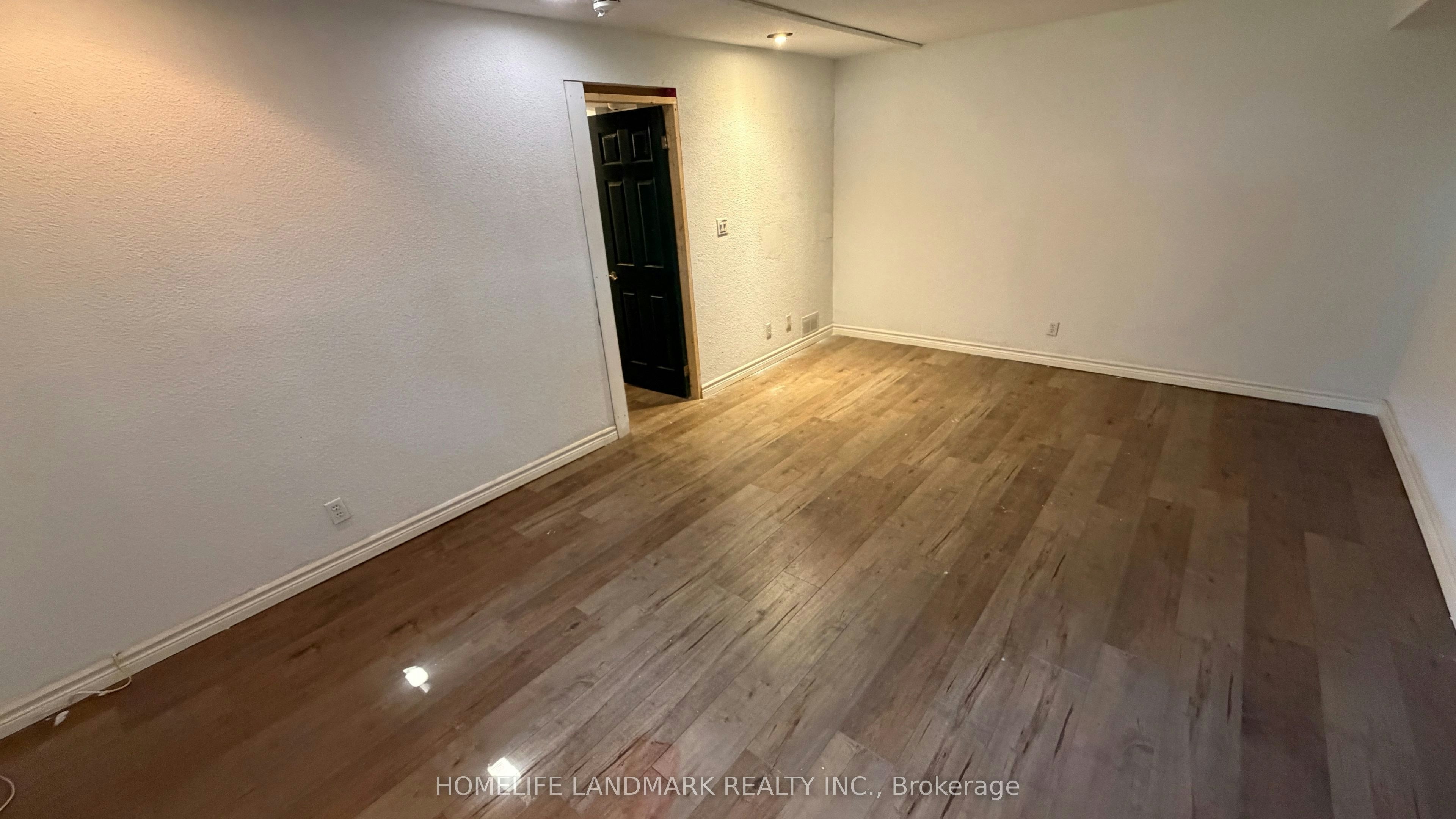 702 Sheppard Ave E Avenue E, Toronto, ON, M2K 1B7 - 36