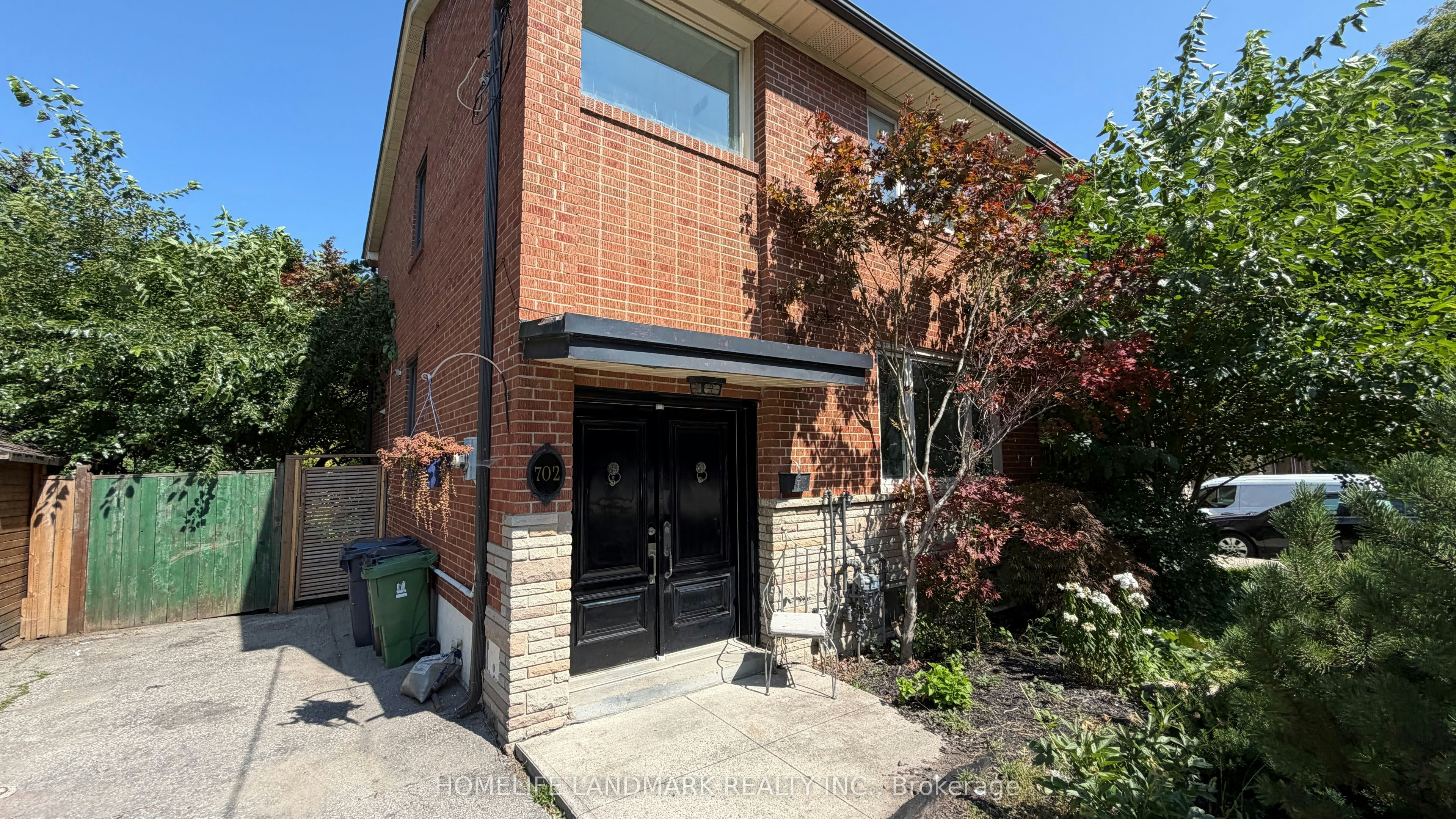 702 Sheppard Ave E Avenue E, Toronto, ON, M2K 1B7 - 2