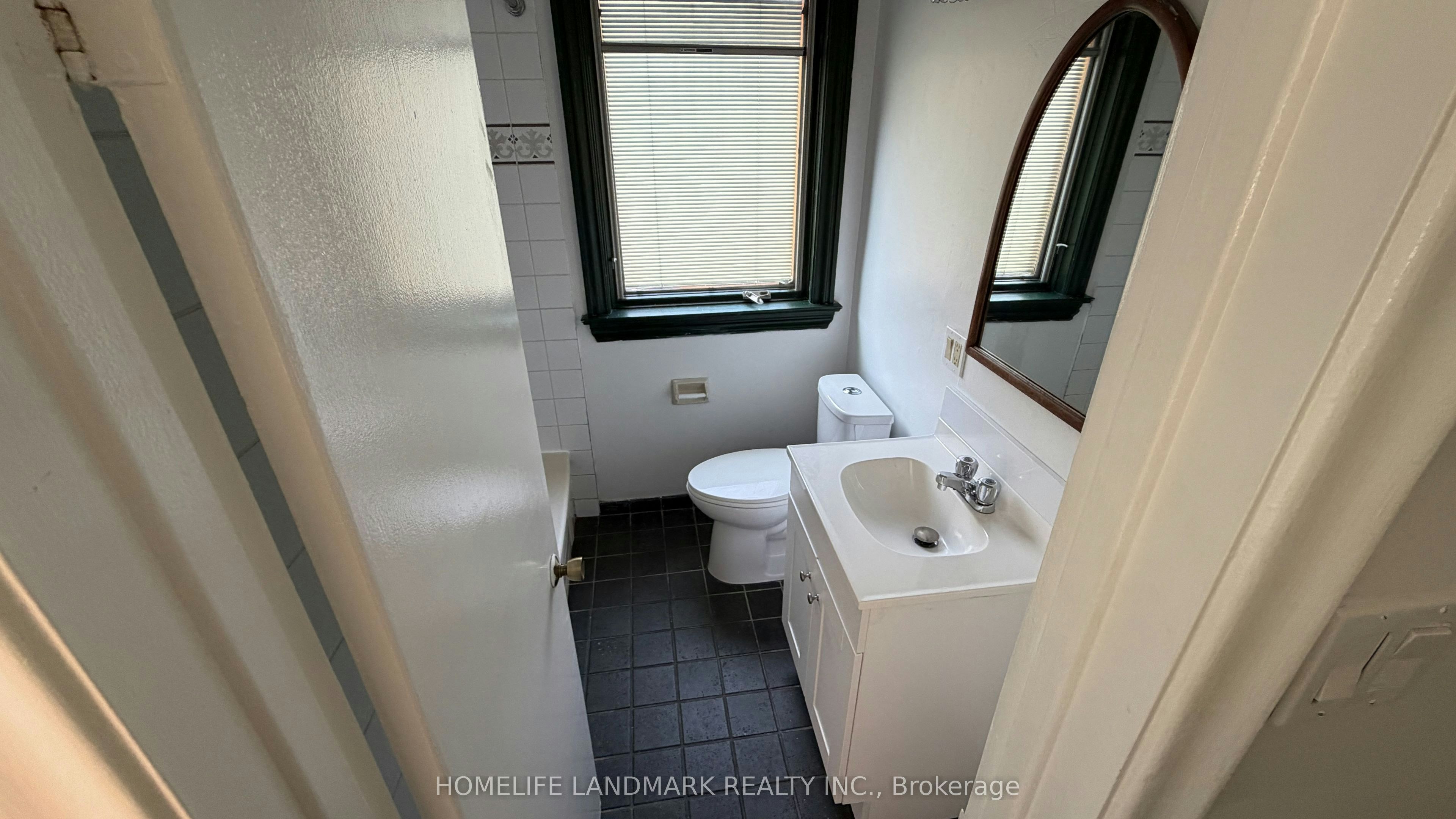 702 Sheppard Ave E Avenue E, Toronto, ON, M2K 1B7 - 26