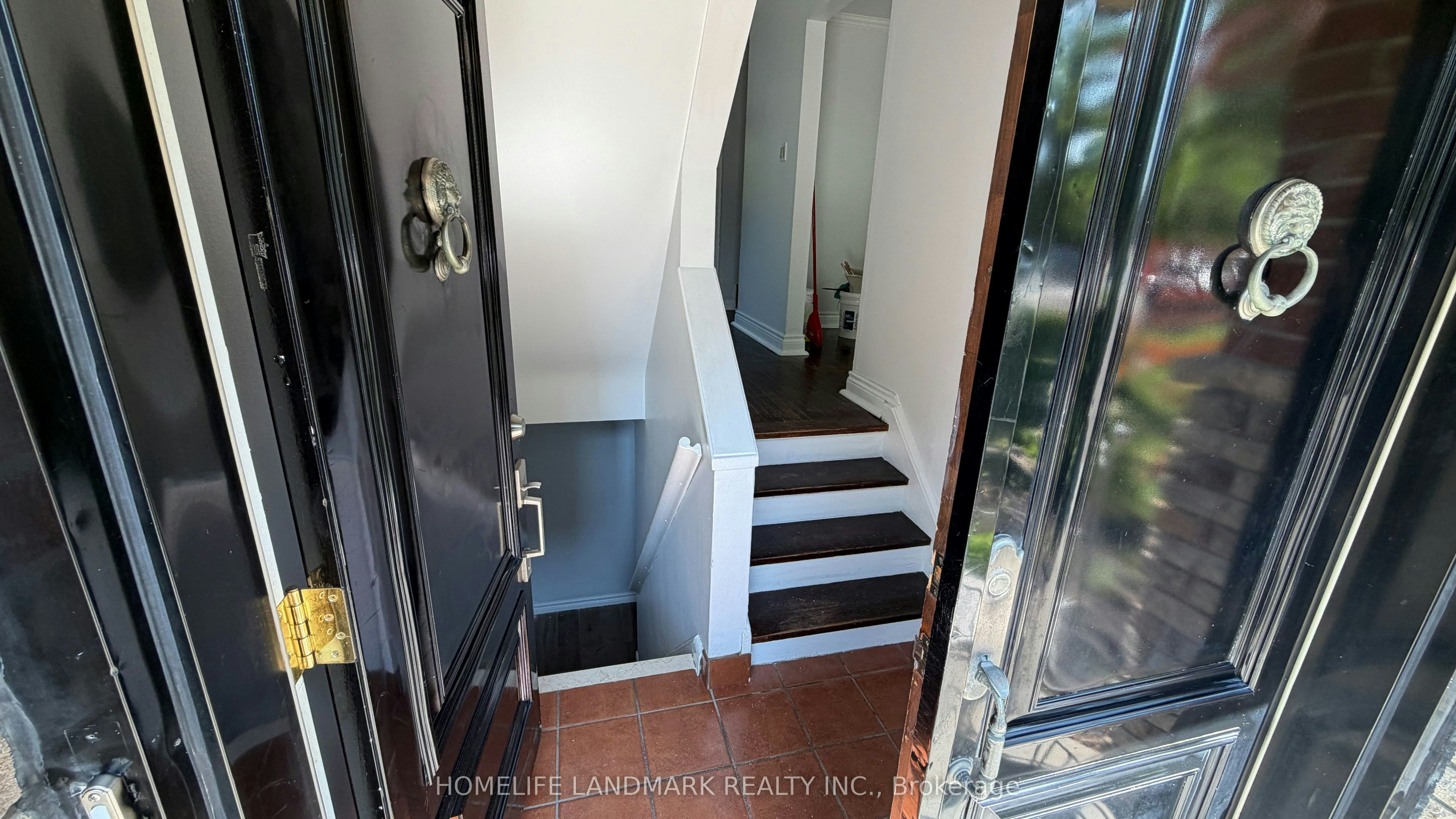 702 Sheppard Ave E Avenue E, Toronto, ON, M2K 1B7 - 4