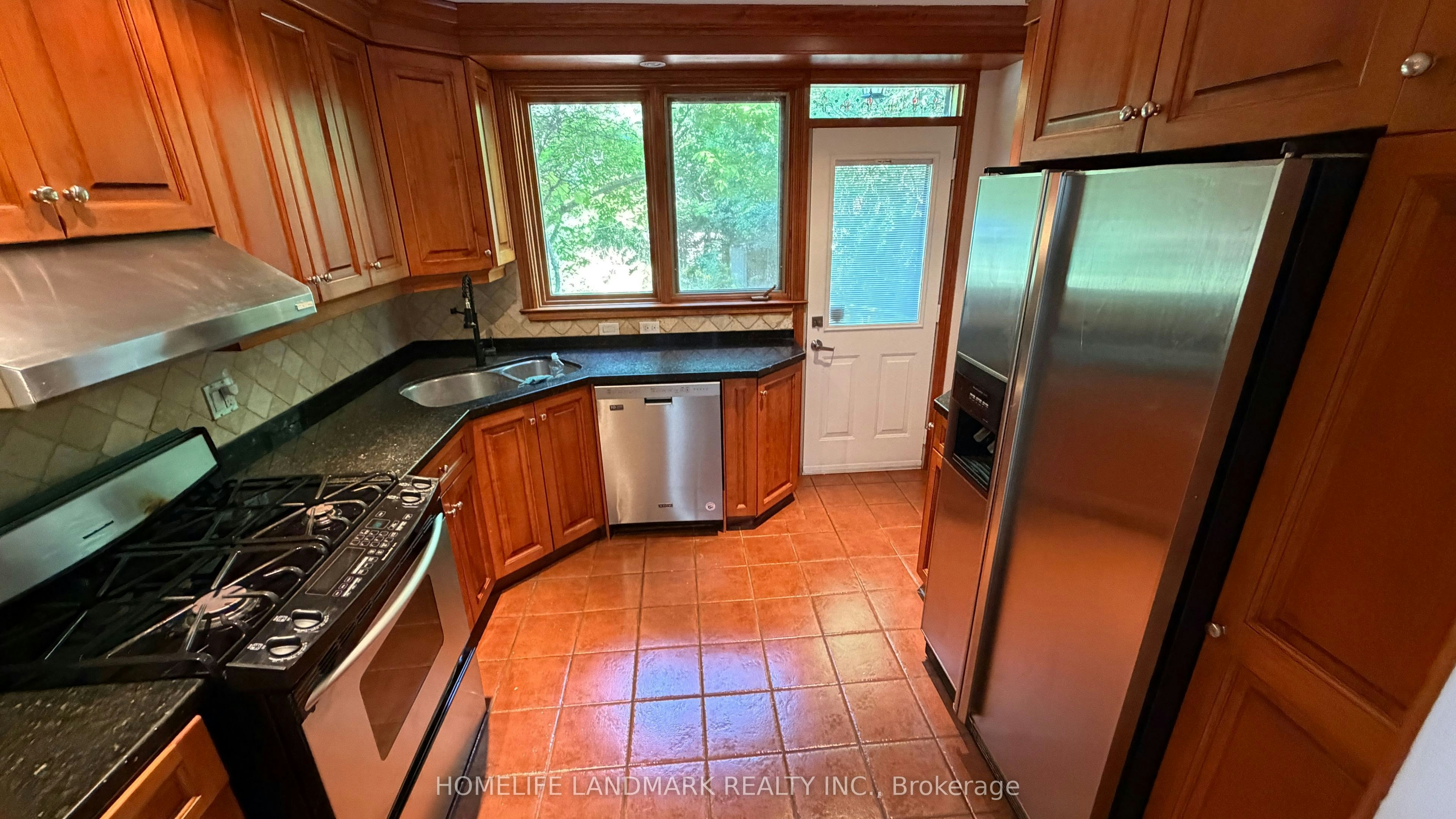702 Sheppard Ave E Avenue E, Toronto, ON, M2K 1B7 - 13
