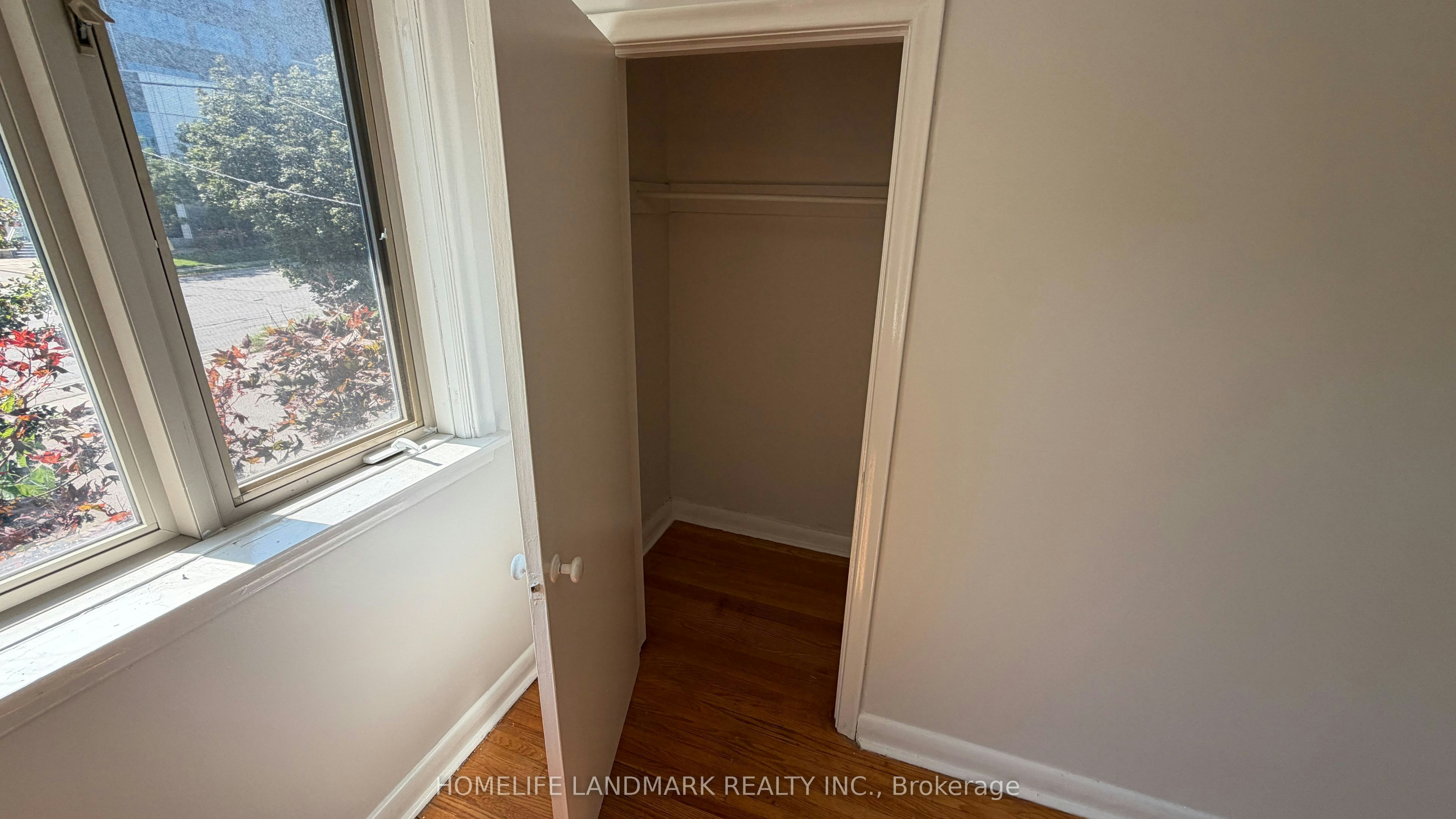 702 Sheppard Ave E Avenue E, Toronto, ON, M2K 1B7 - 24
