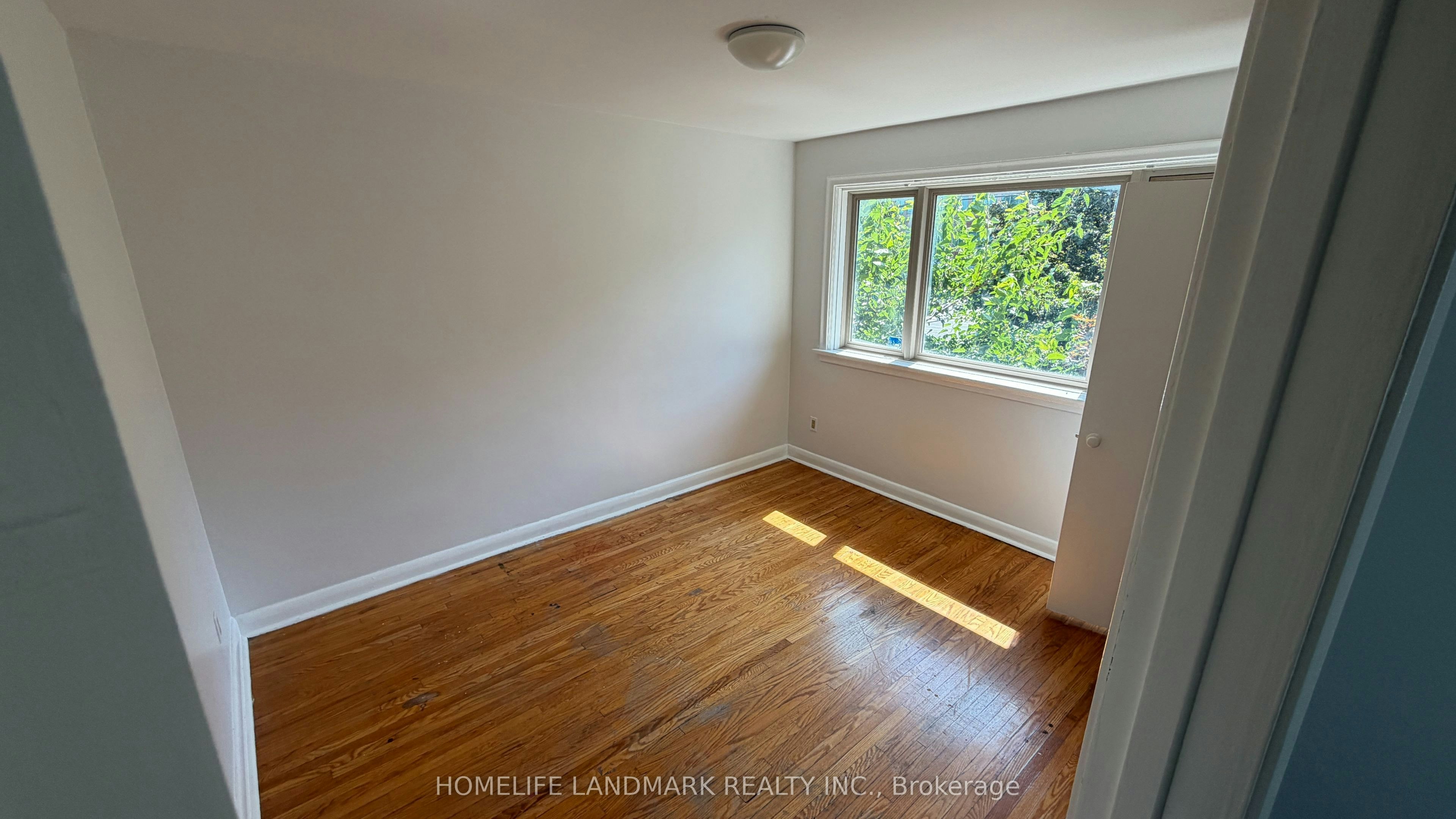 702 Sheppard Ave E Avenue E, Toronto, ON, M2K 1B7 - 22