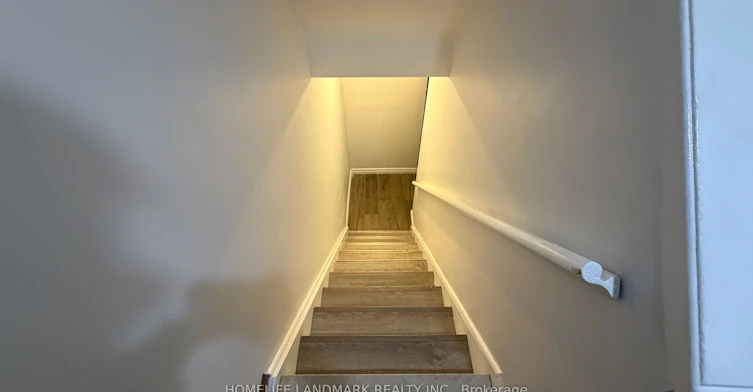 702 Sheppard Ave E Avenue E, Toronto, ON, M2K 1B7 - 32