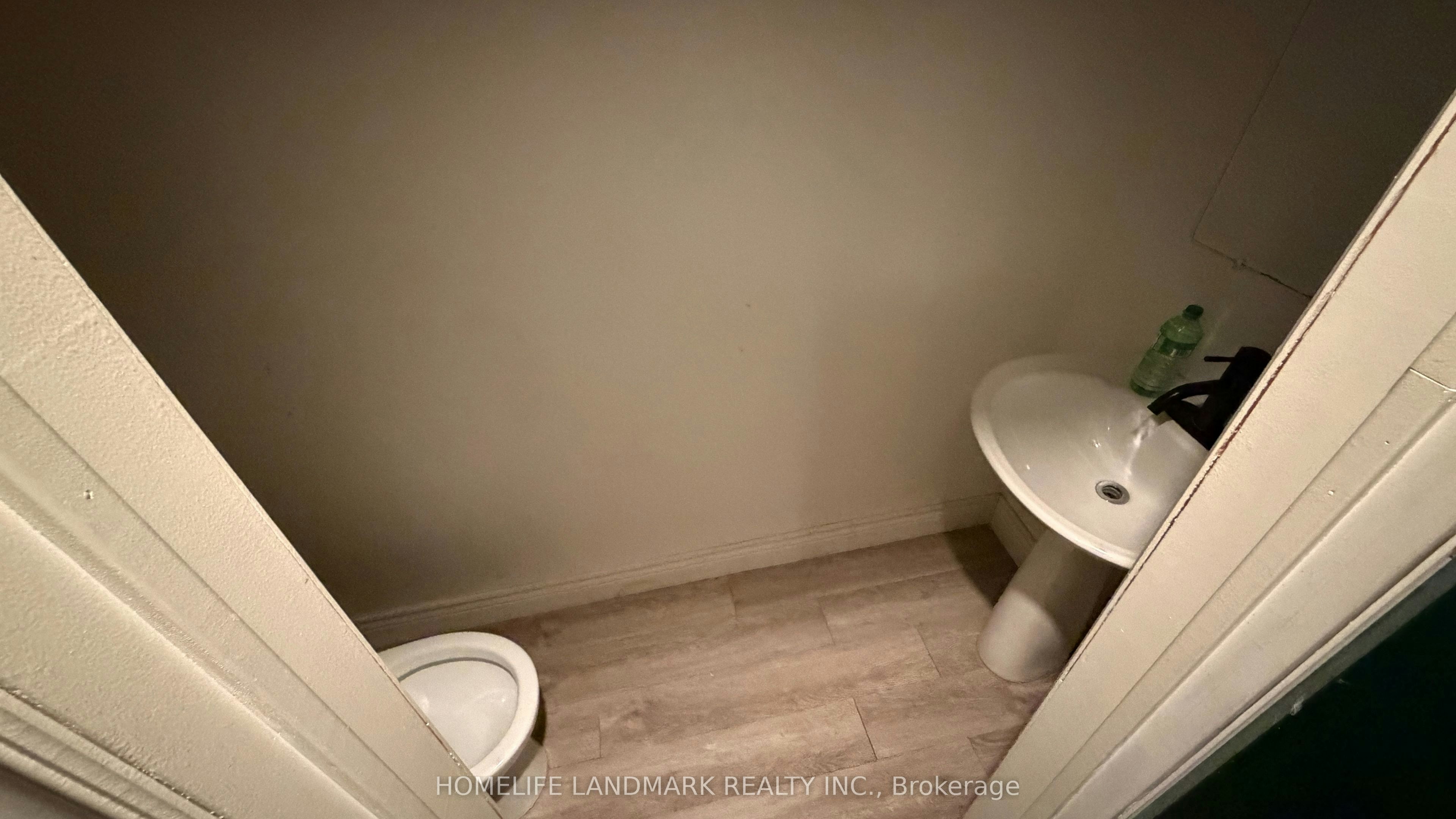 702 Sheppard Ave E Avenue E, Toronto, ON, M2K 1B7 - 39