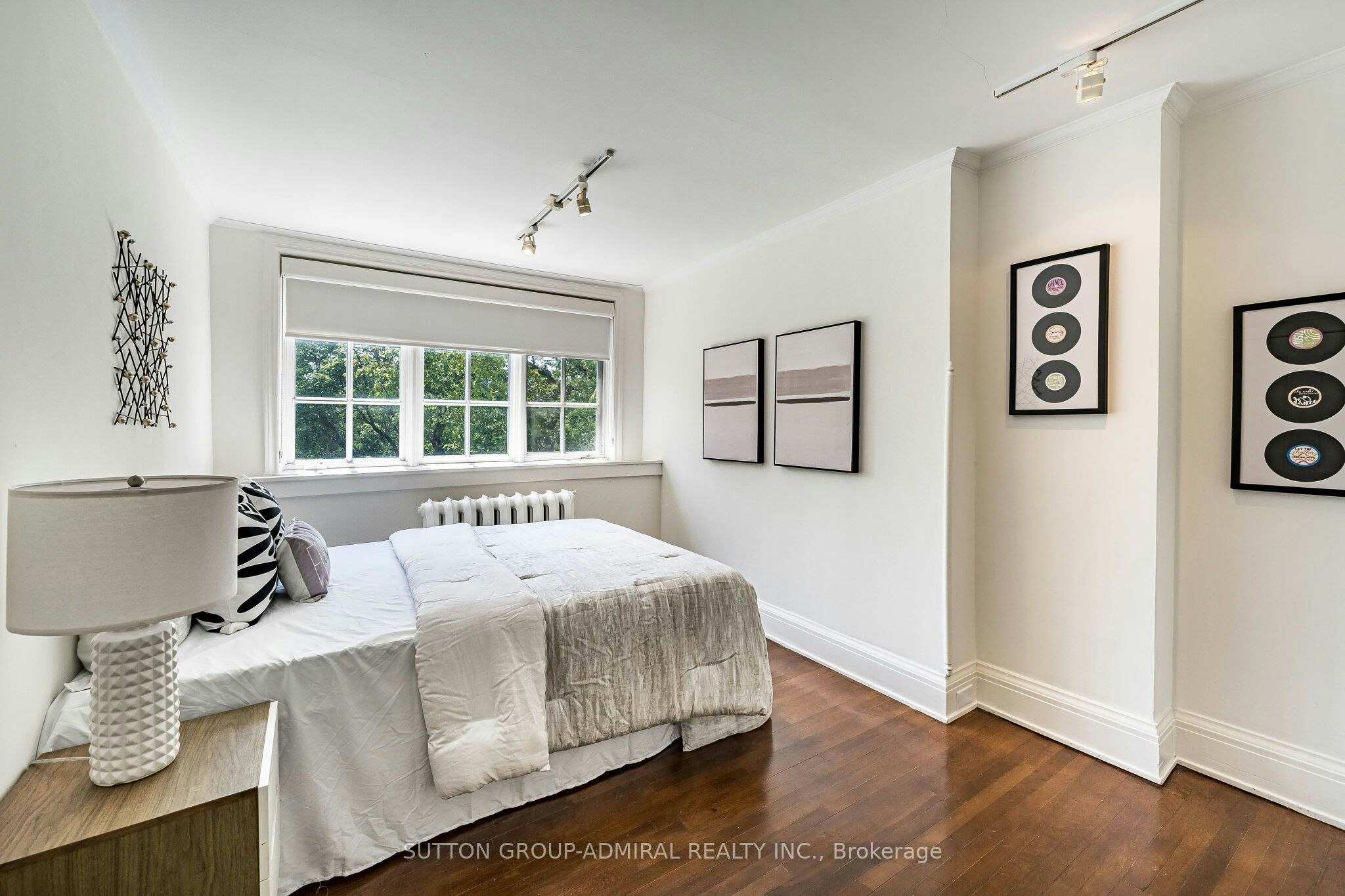 63 Highland Avenue, Toronto, ON, M4W 2A2 - 40