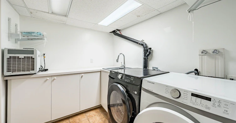 63 Highland Avenue, Toronto, ON, M4W 2A2 - 45