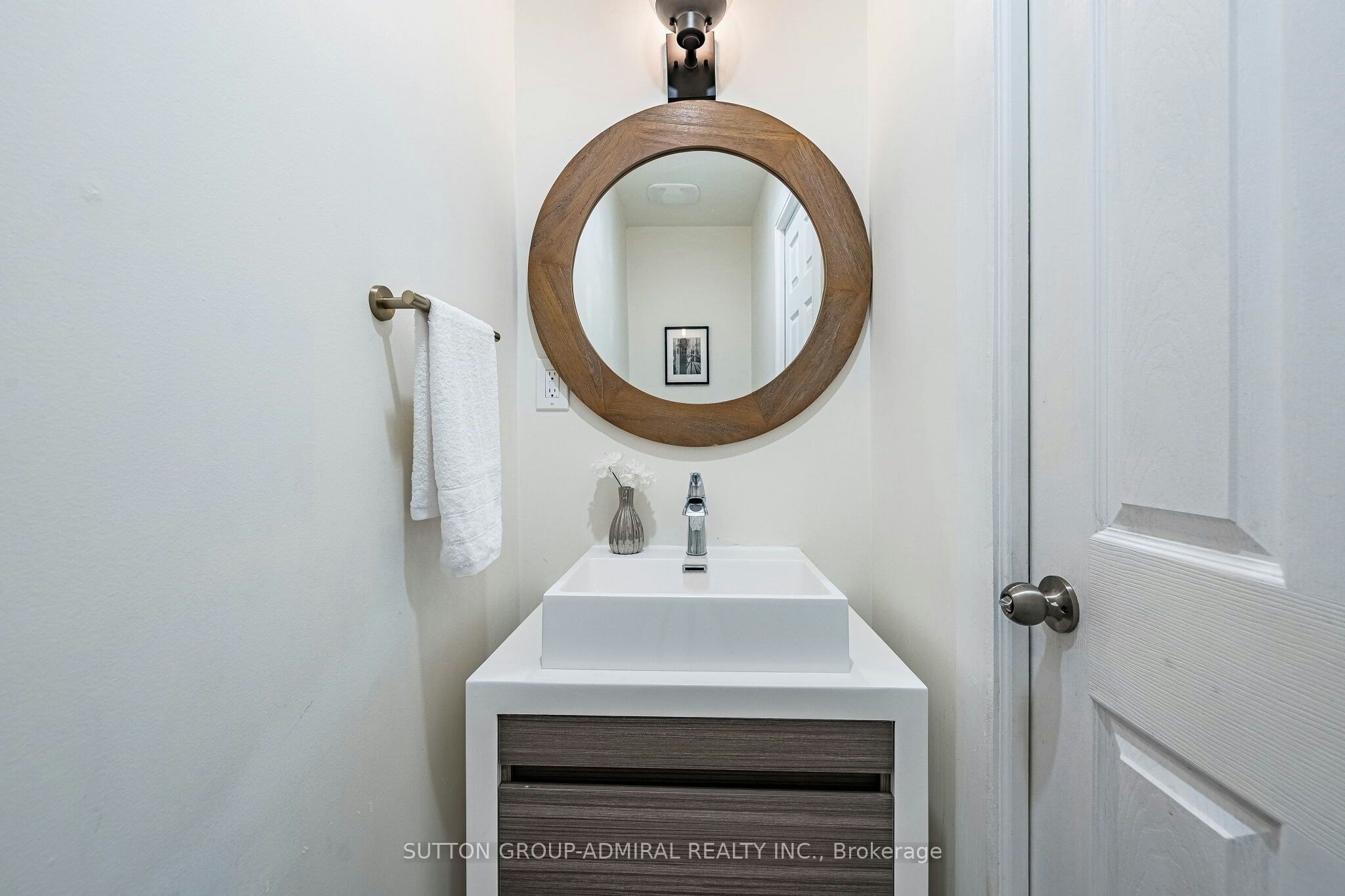 63 Highland Avenue, Toronto, ON, M4W 2A2 - 19
