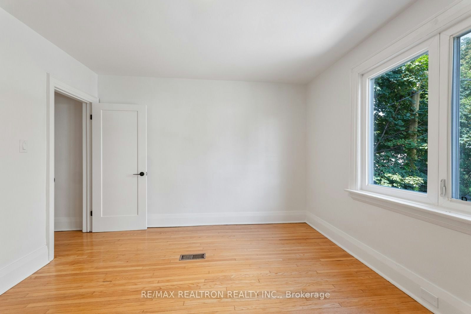38 Henning Avenue, Toronto, ON, M4R 1X7 - 26