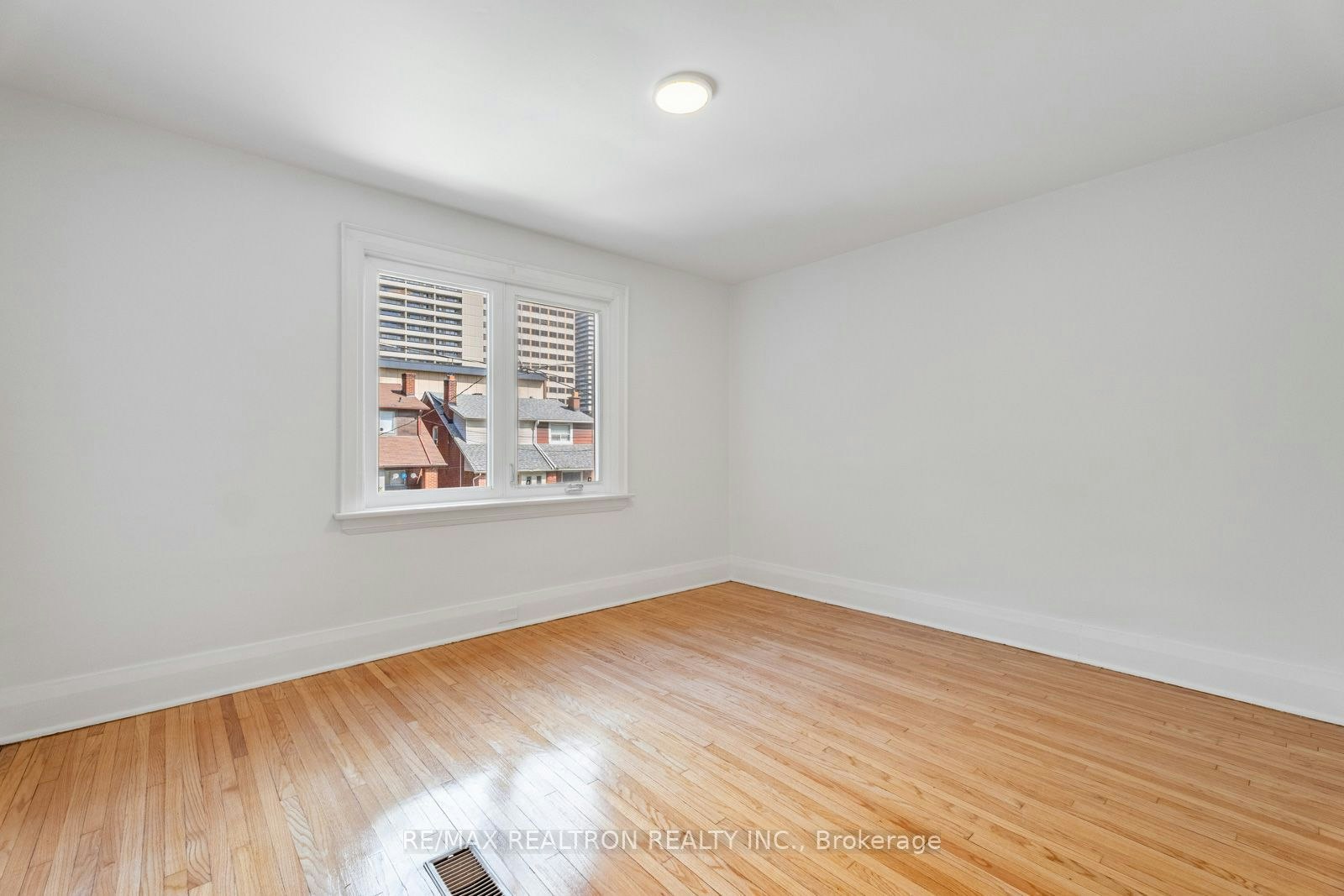 38 Henning Avenue, Toronto, ON, M4R 1X7 - 24