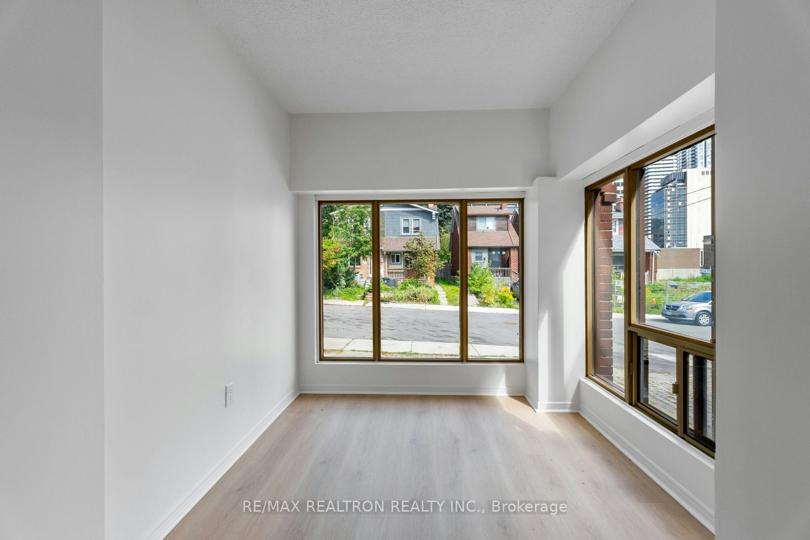 38 Henning Avenue, Toronto, ON, M4R 1X7 - 10