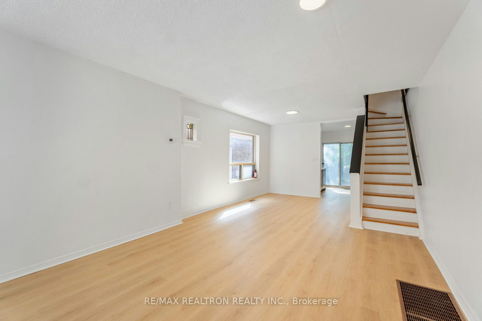 38 Henning Avenue, Toronto, ON, M4R 1X7 - 6