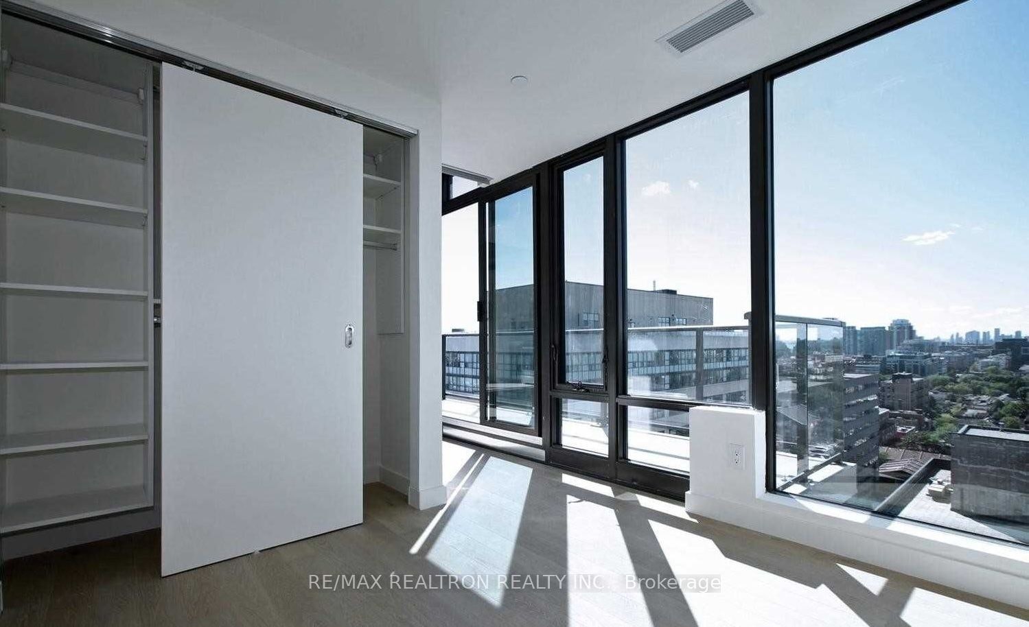 1602-111 Bathurst Street, Toronto, ON, M5V 0M9 - 10