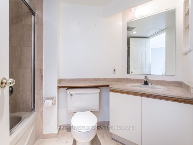 1110-5 Concorde Place, Toronto, ON, M3C 3M8 - 17