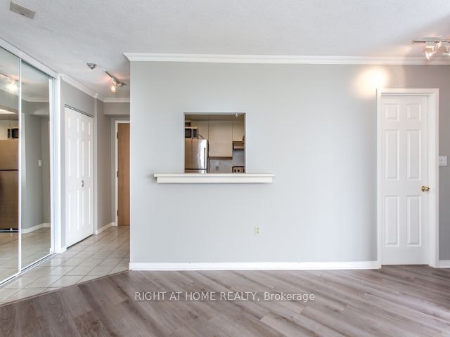 1110-5 Concorde Place, Toronto, ON, M3C 3M8 - 11