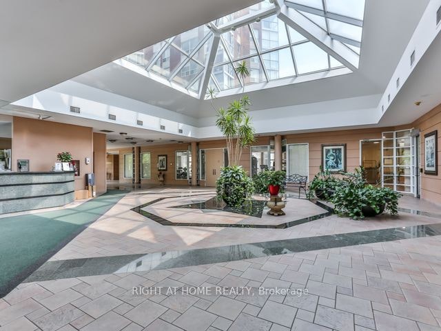 1110-5 Concorde Place, Toronto, ON, M3C 3M8 - 2