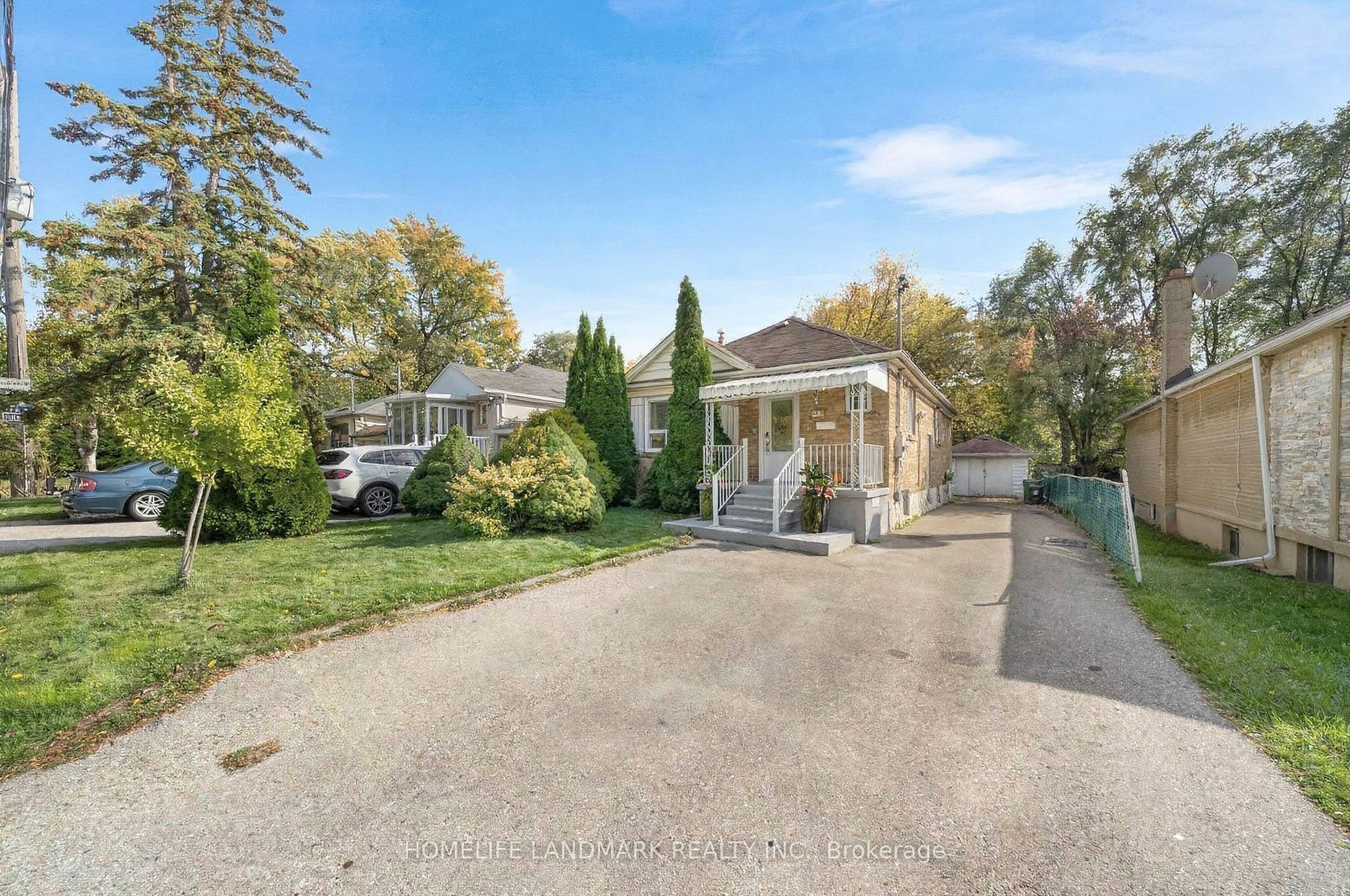 69 Nipigon Avenue, Toronto, ON, M2M 2V9 - 2