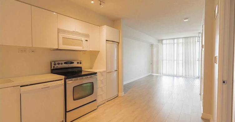 637-15 Iceboat Terrace, Toronto, ON, M5V 4A5 - 2