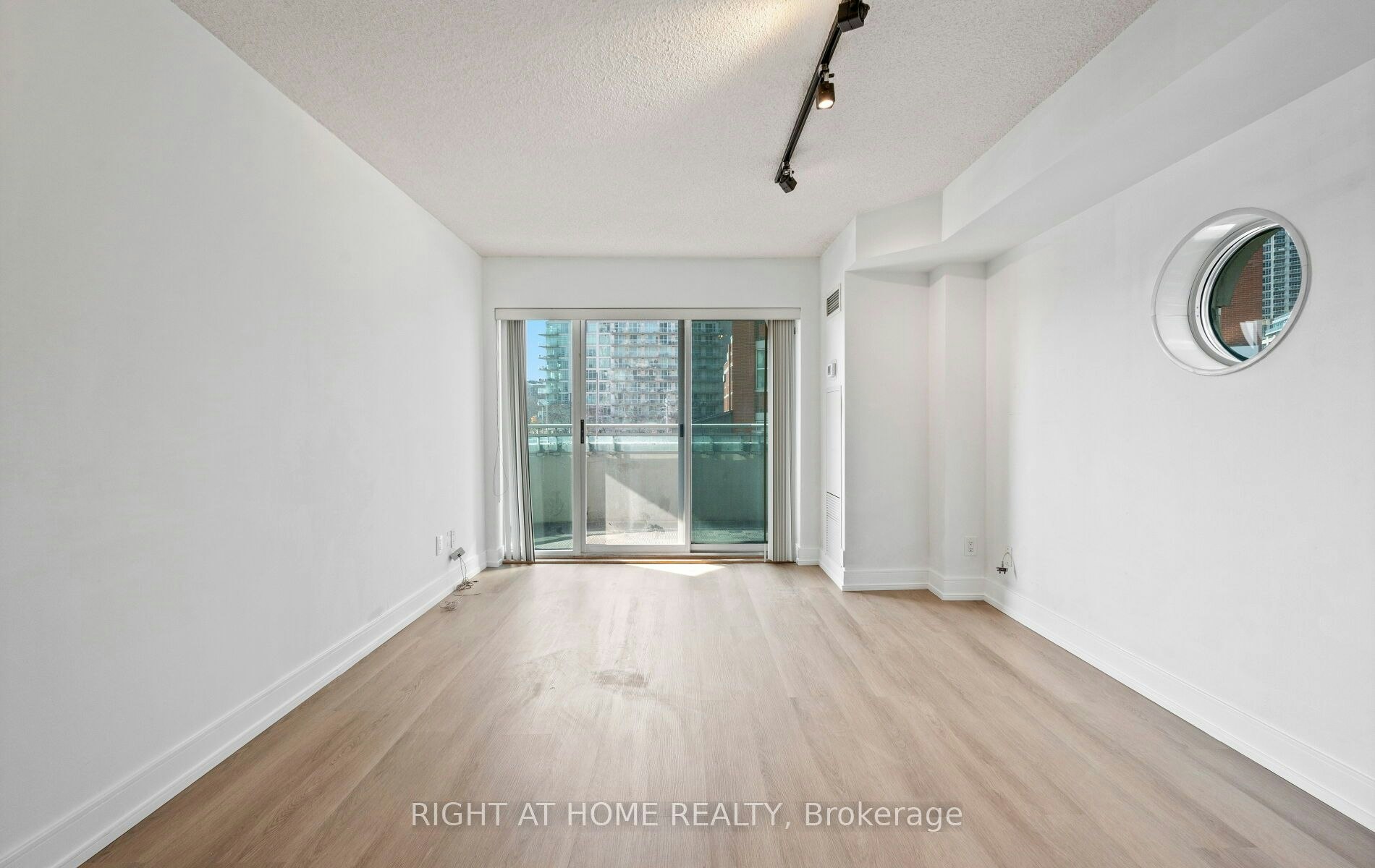 219-600 Queens Quay W, Toronto, ON, M5V 3M3 - 8