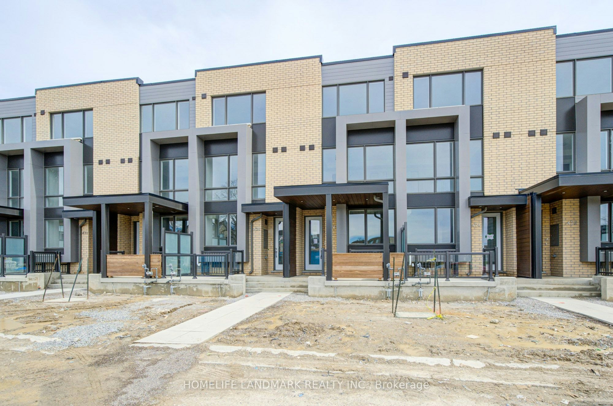 426 New Lawrence Heights Way Boulevard, Toronto, ON, M6A 0E6 - 2