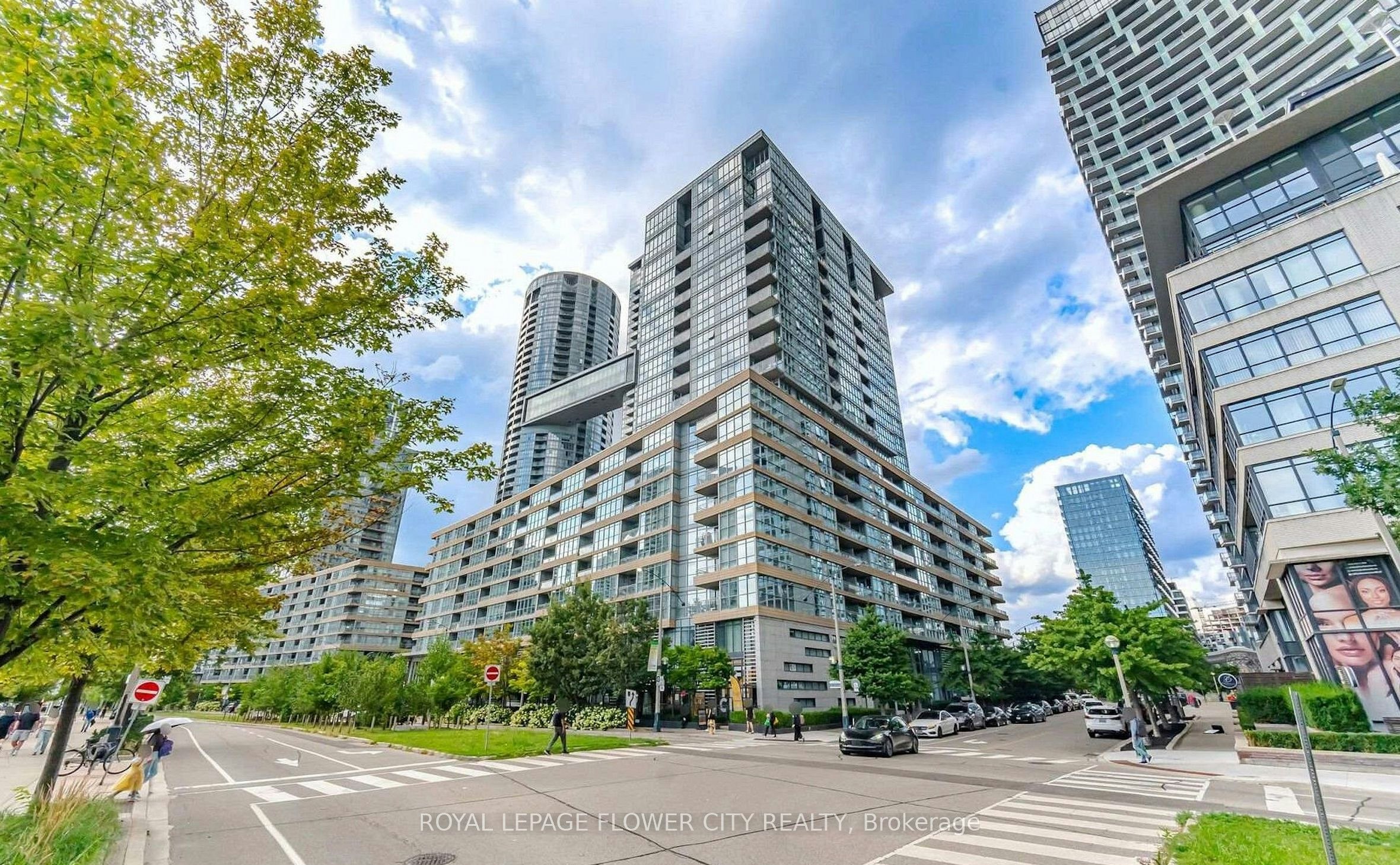 355-10 Capreol Court, Toronto, ON, M5V 4B3 - 2