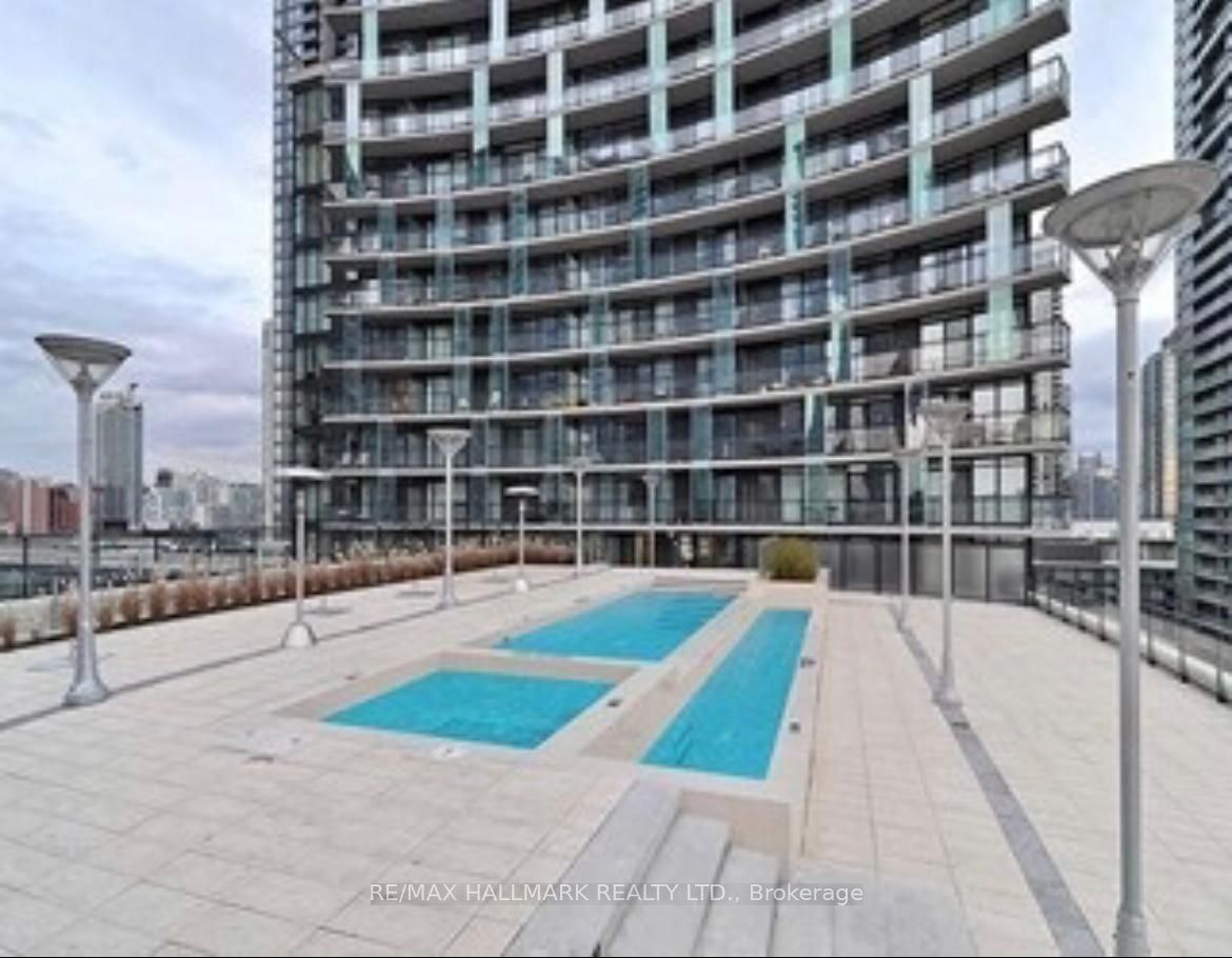 1009-25 Capreol Court, Toronto, ON, M5V 3Z7 - 2