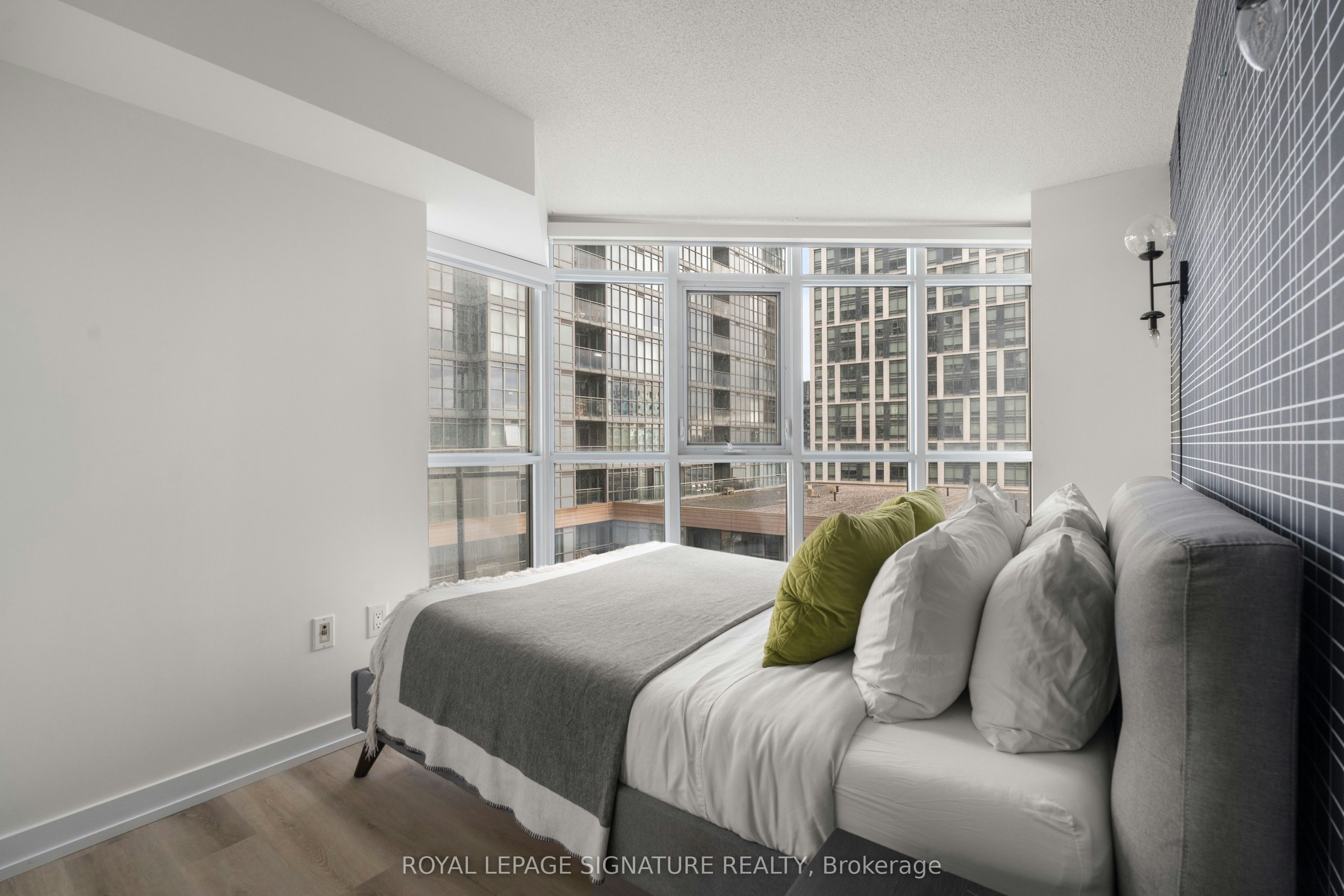 1209-21 Iceboat Terrace, Toronto, ON, M5V 4A9 - 16