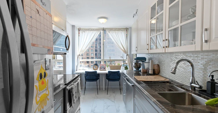 1013-633 Bay Street, Toronto, ON, M5G 2G4 - 13