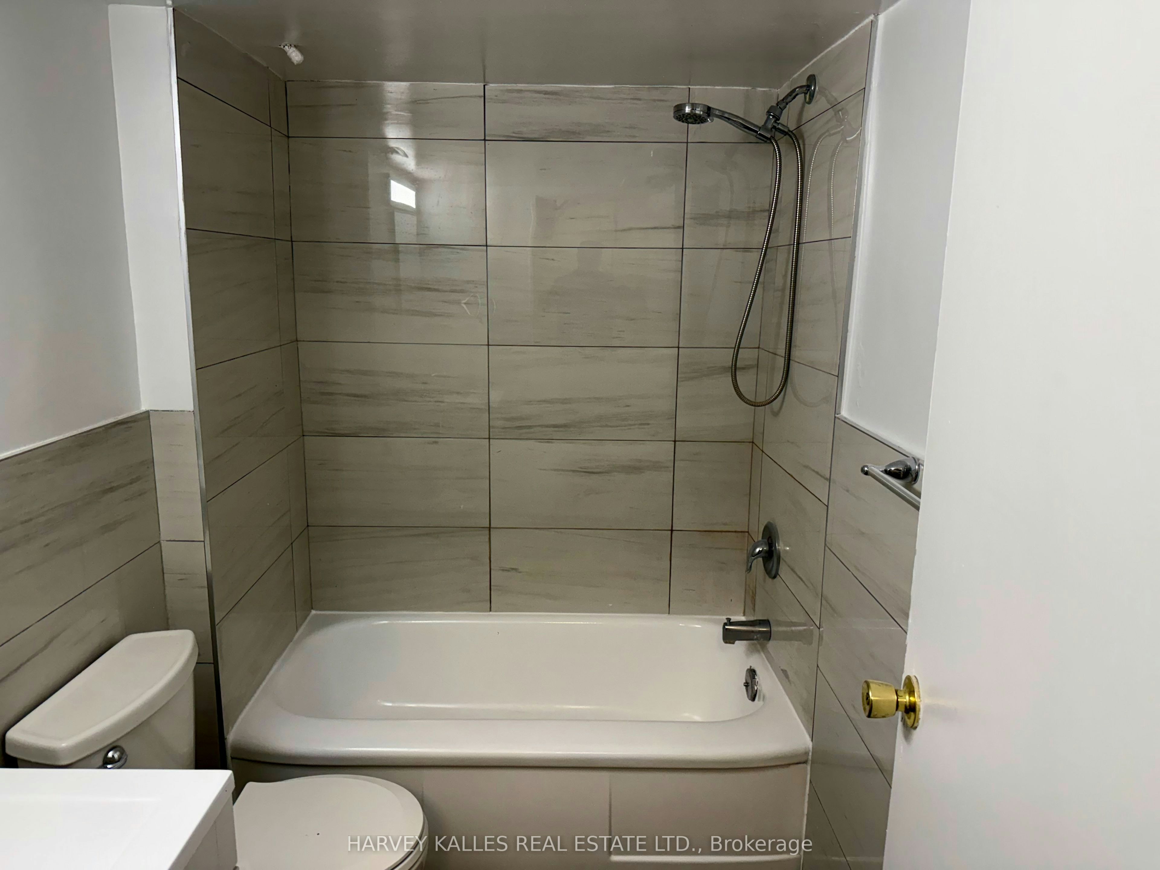 B1-1582 Bathurst Street, Toronto, ON, M5P 3H3 - 4