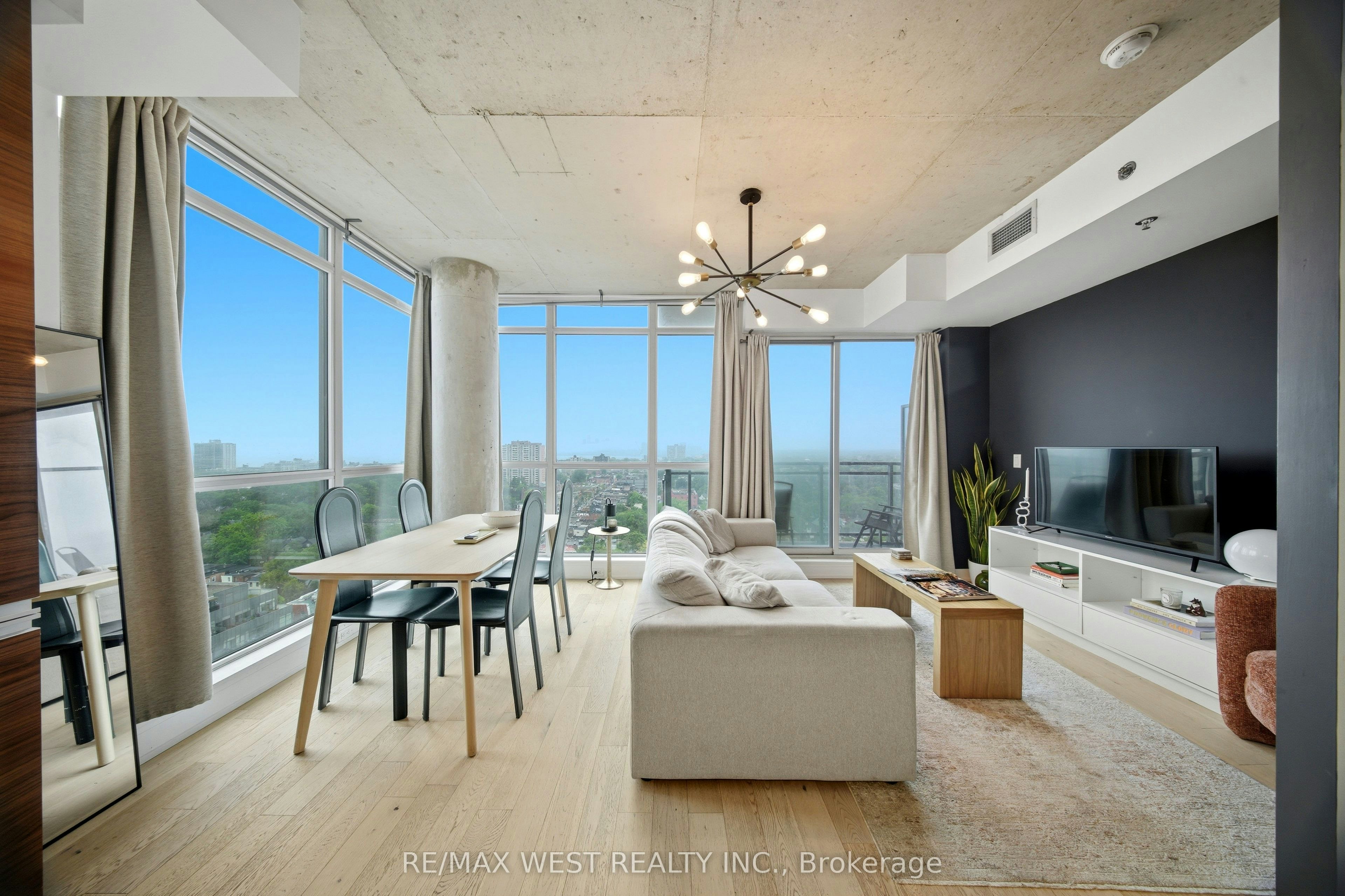 1810-20 Minowan Miikan Lane, Toronto, ON, M6J 0E5