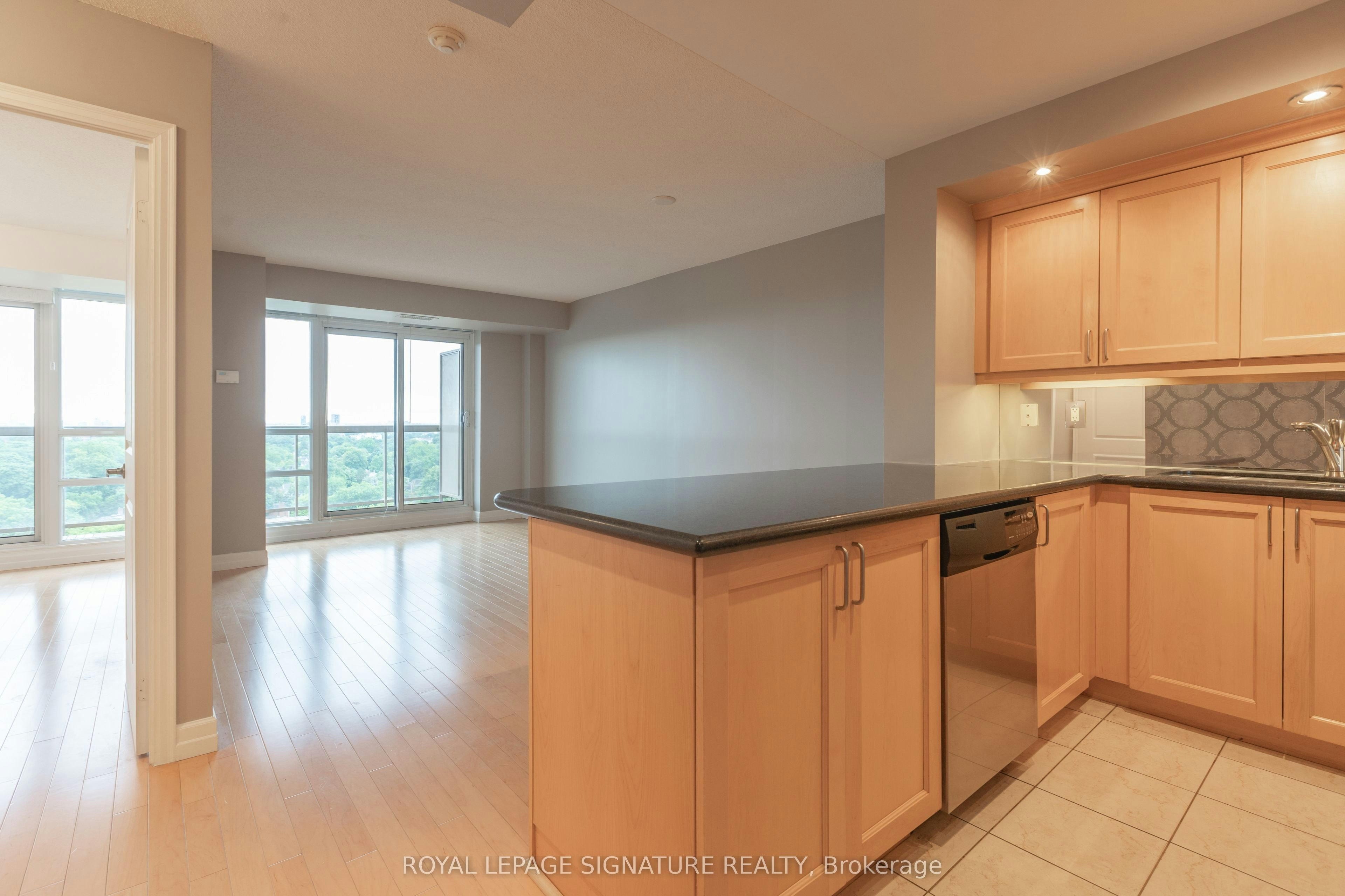 1208-900 Mount Pleasant Road, Toronto, ON, M4P 3J9 - 3