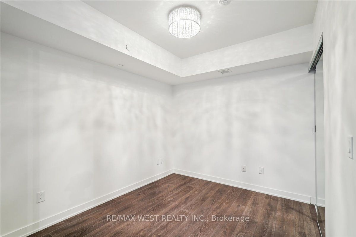 426-8 Tippett Road, Toronto, ON, M3H 0E7 - 16